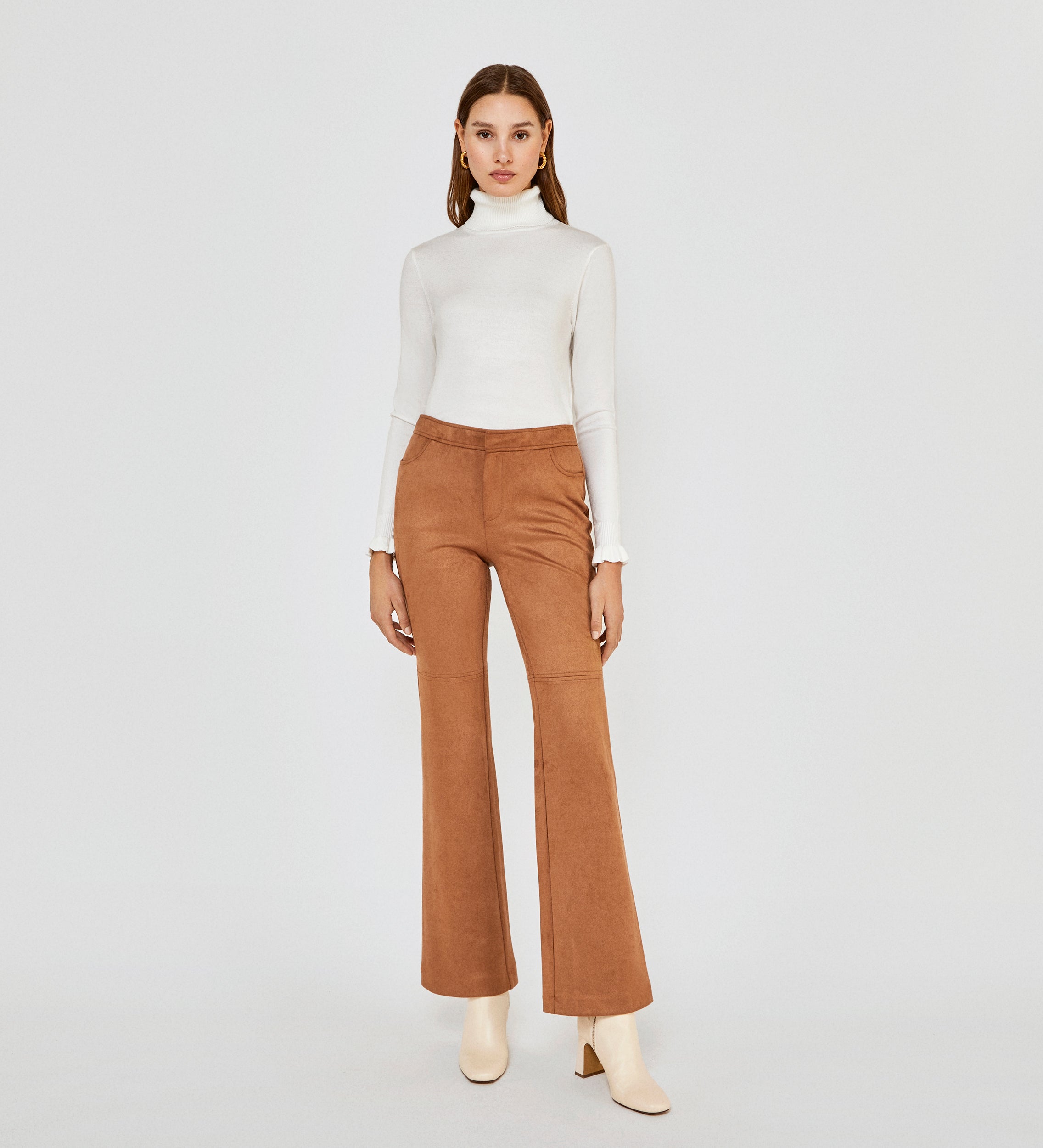 Pantalón antelina acampanado