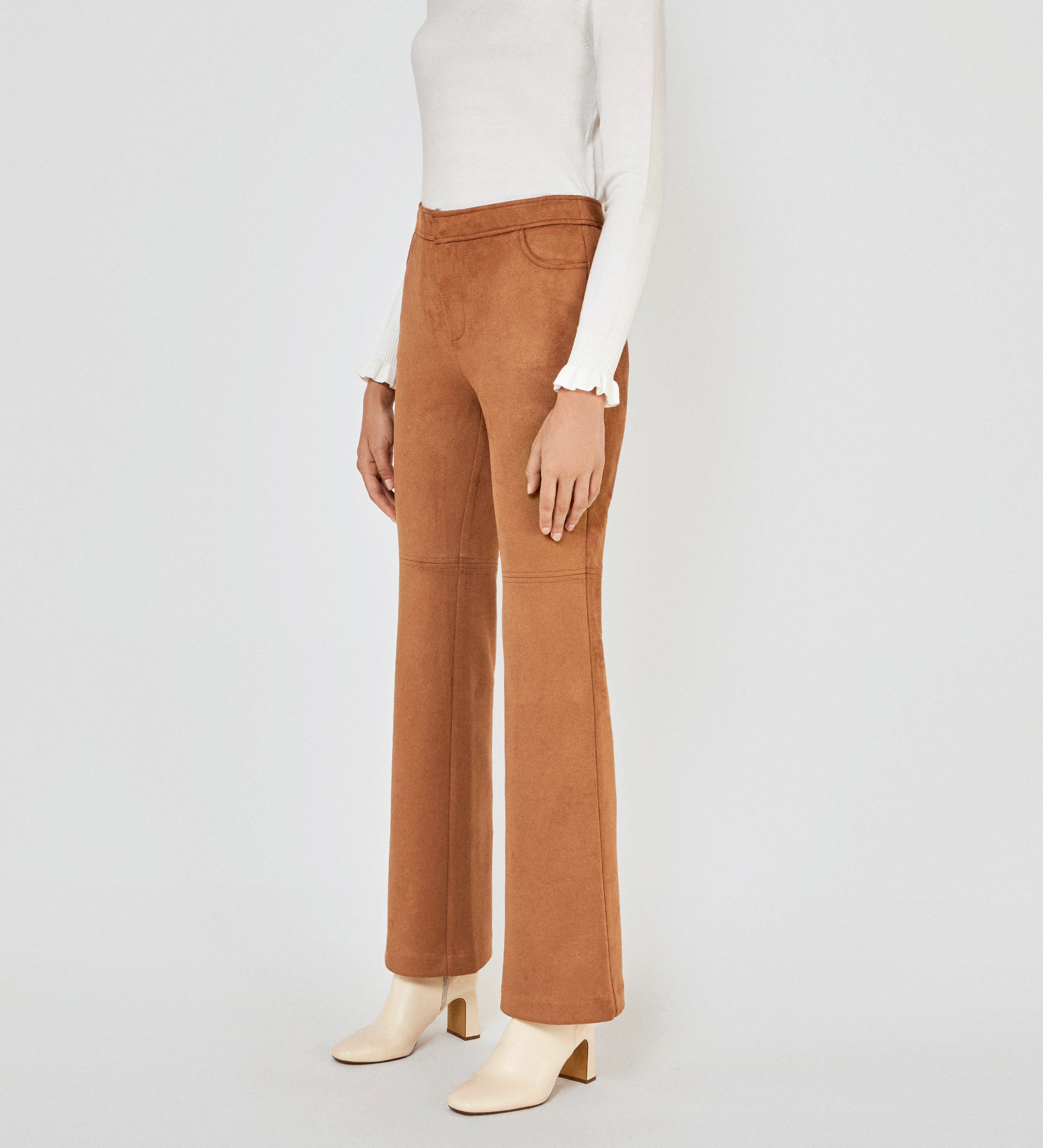 Pantalón antelina acampanado