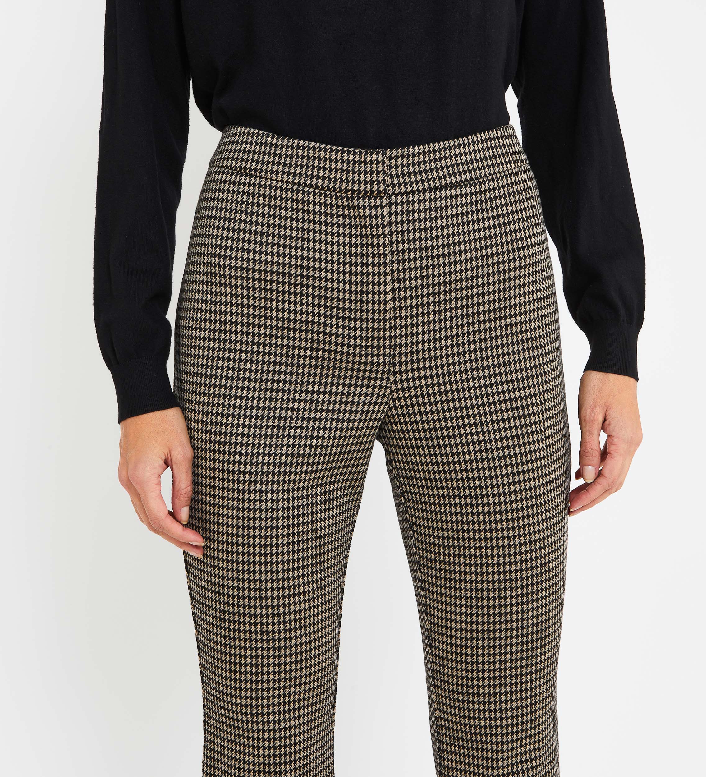 Flared elastic trousers