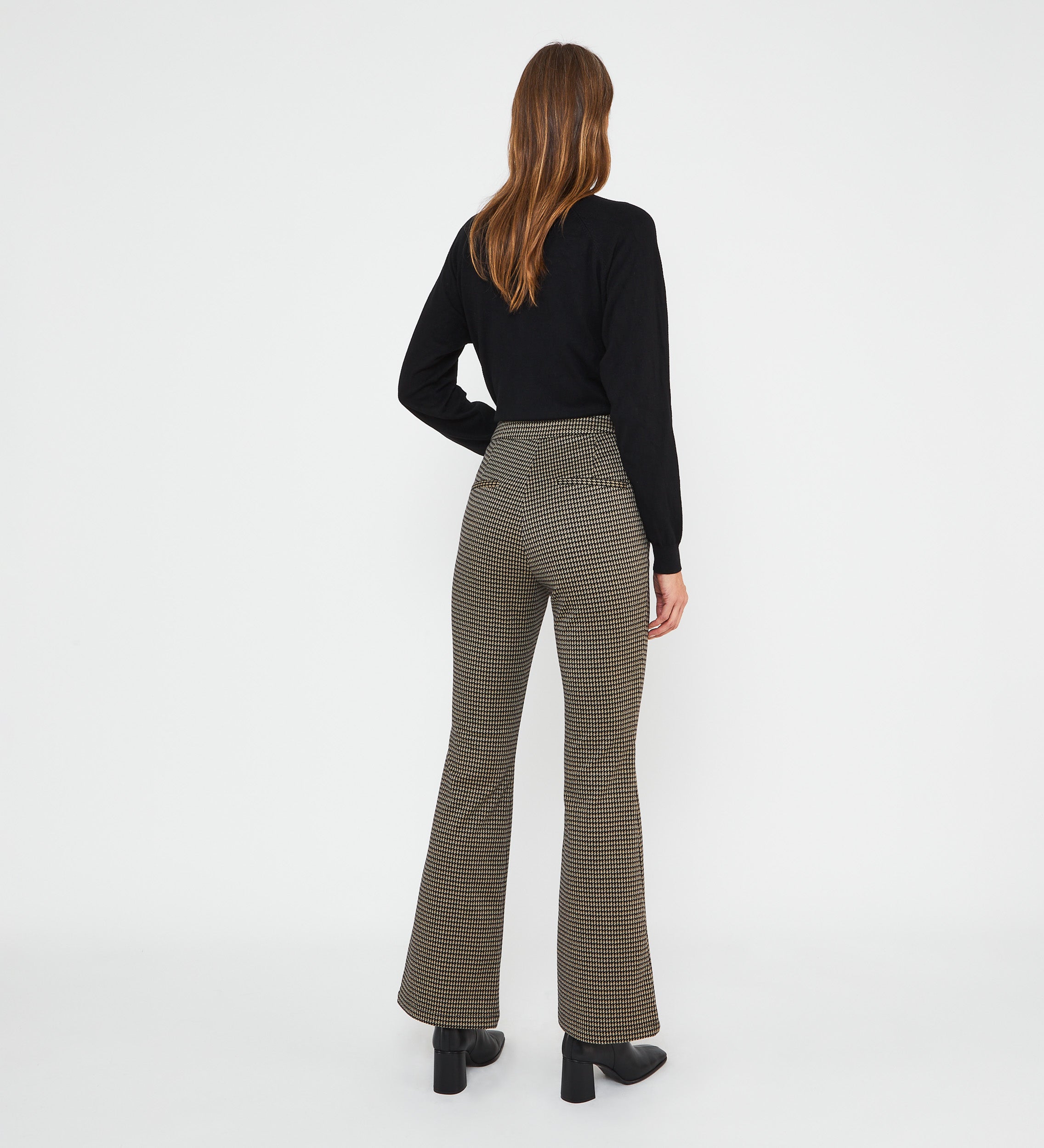 Flared elastic trousers