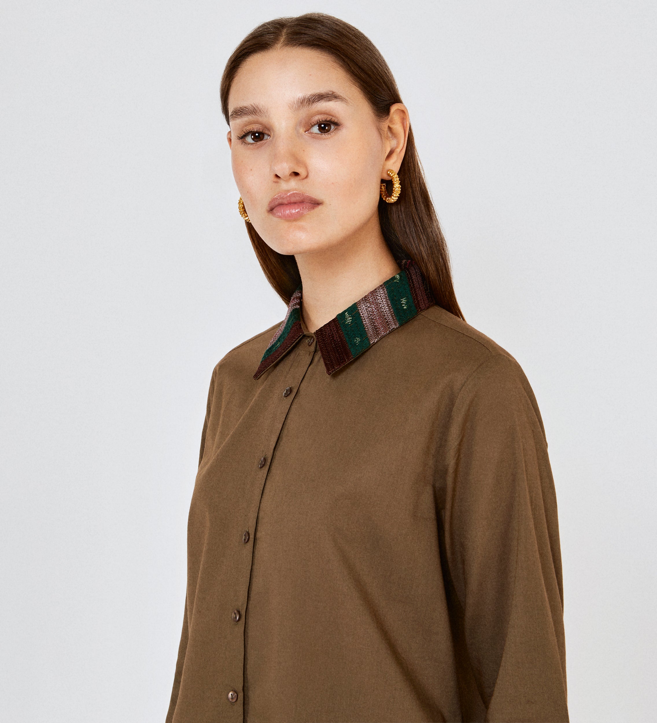 Blusa cuello bordado