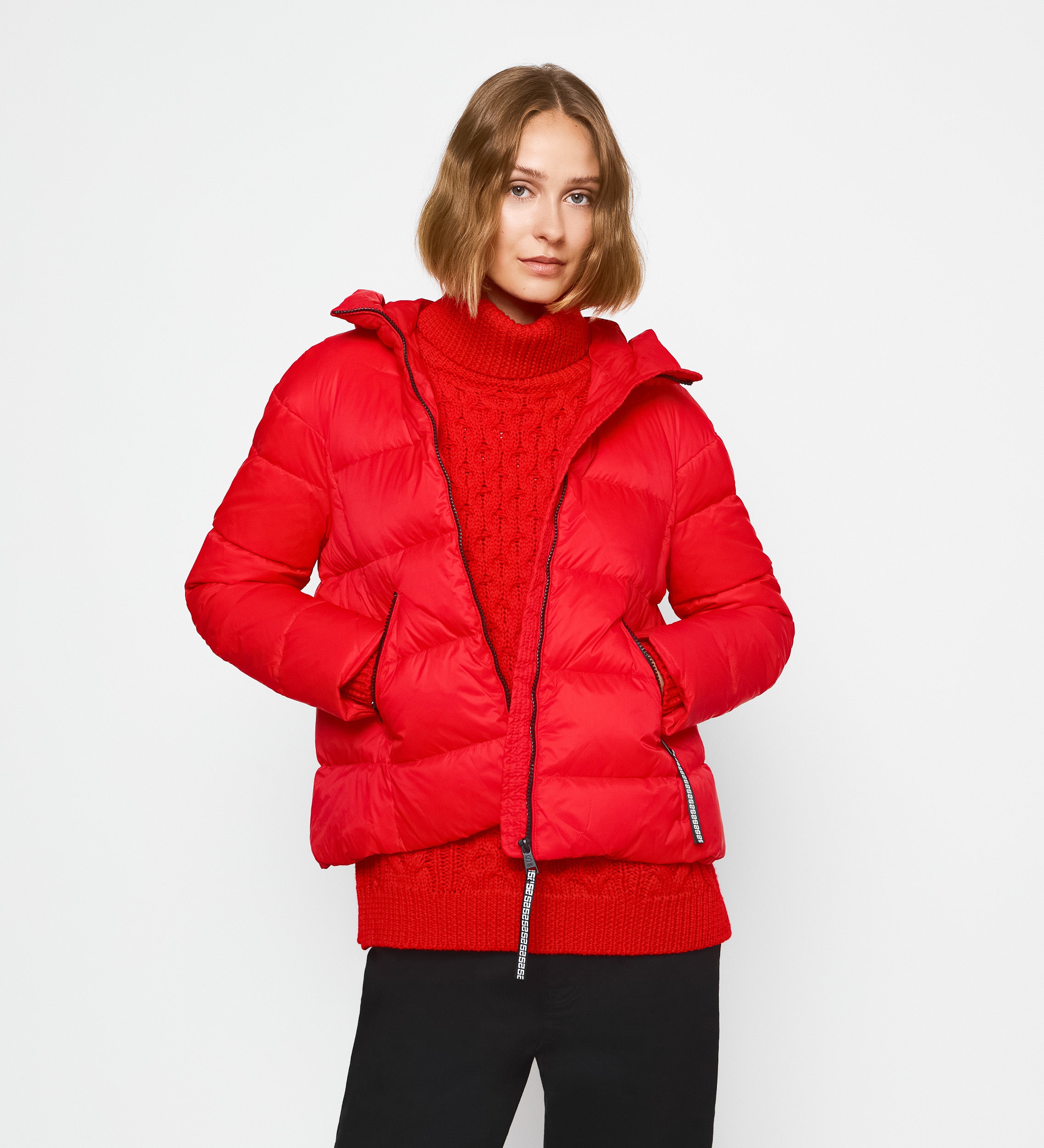 Parka corta capucha
