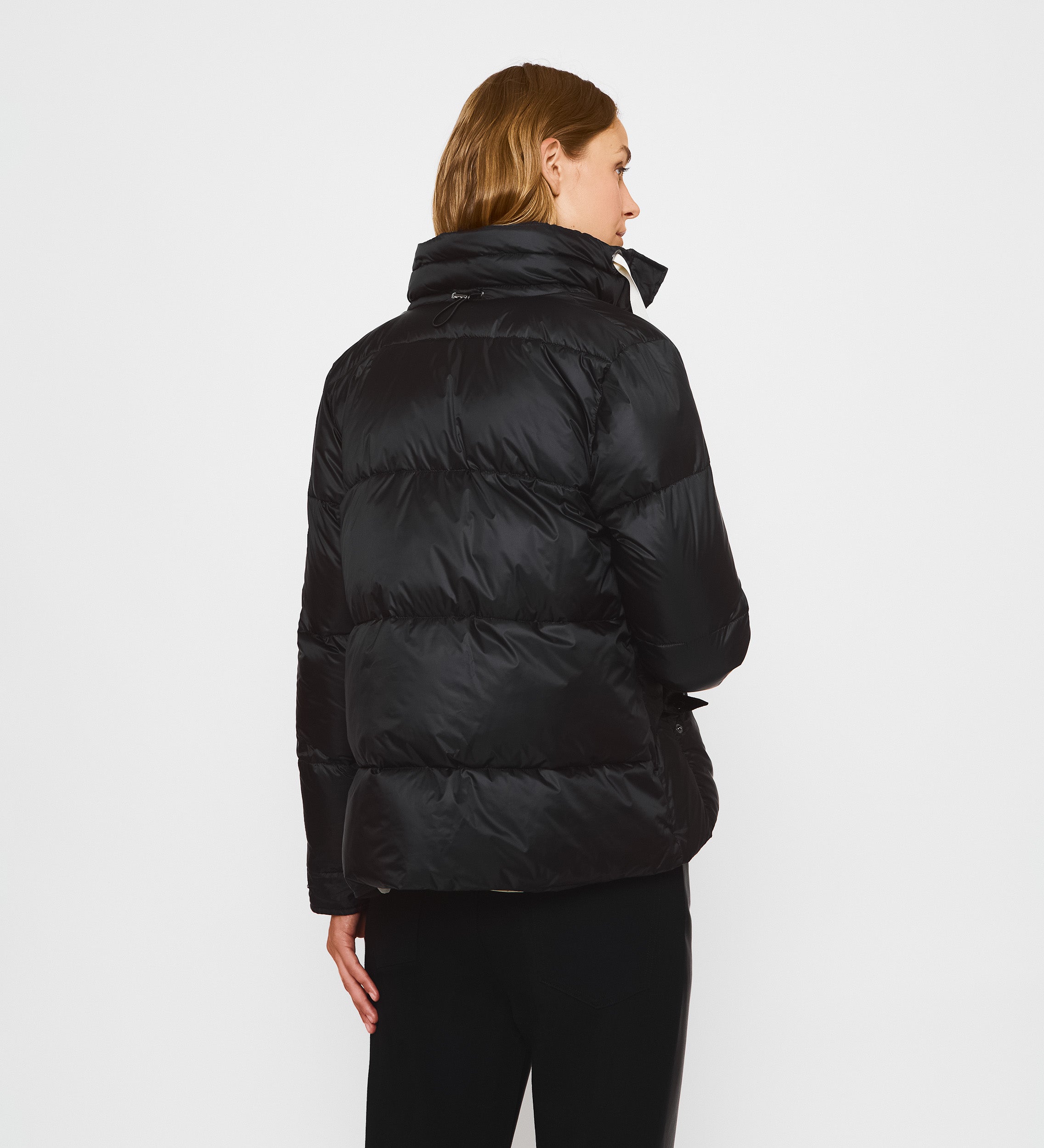 Parka corta cuello alto