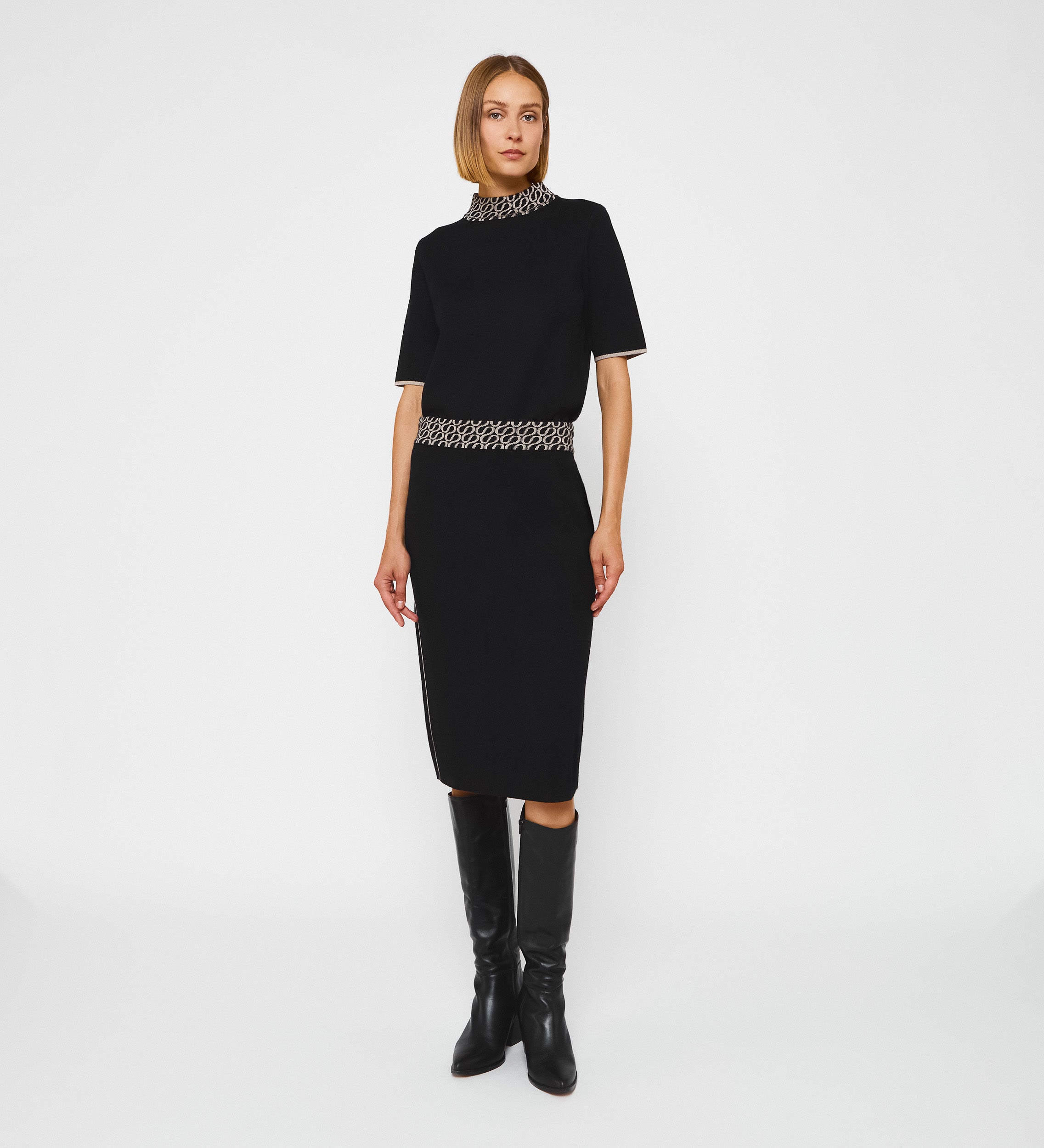 Knitted pencil skirt