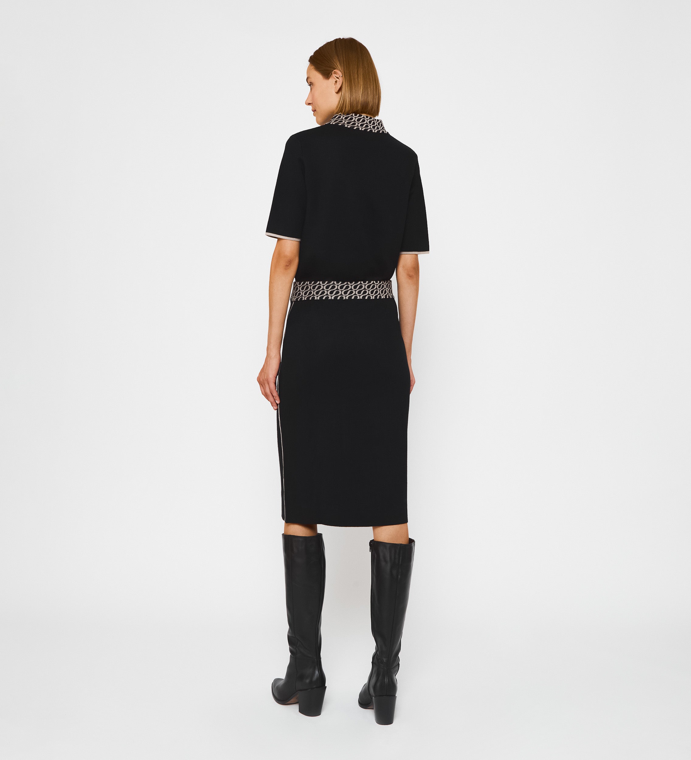 Knitted pencil skirt