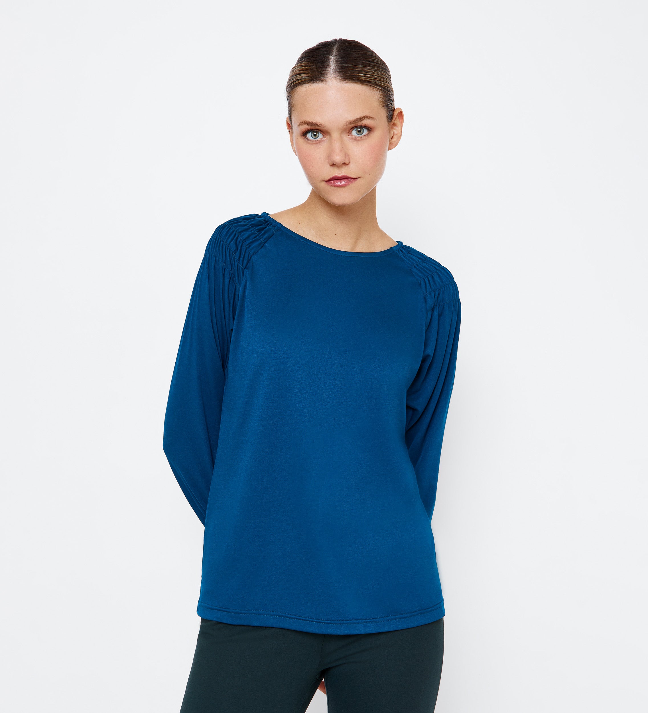 Shirred shoulders T-shirt