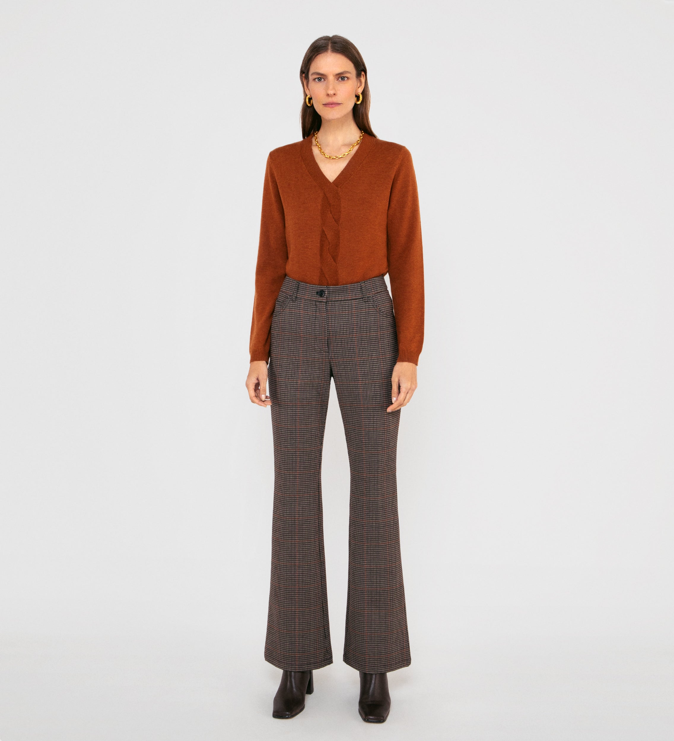 Flared elastic trousers