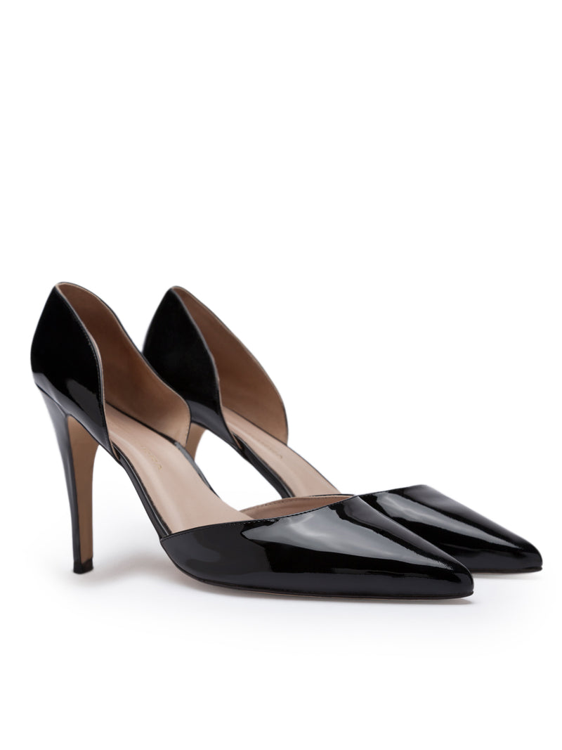 Patent leather heeled shoe