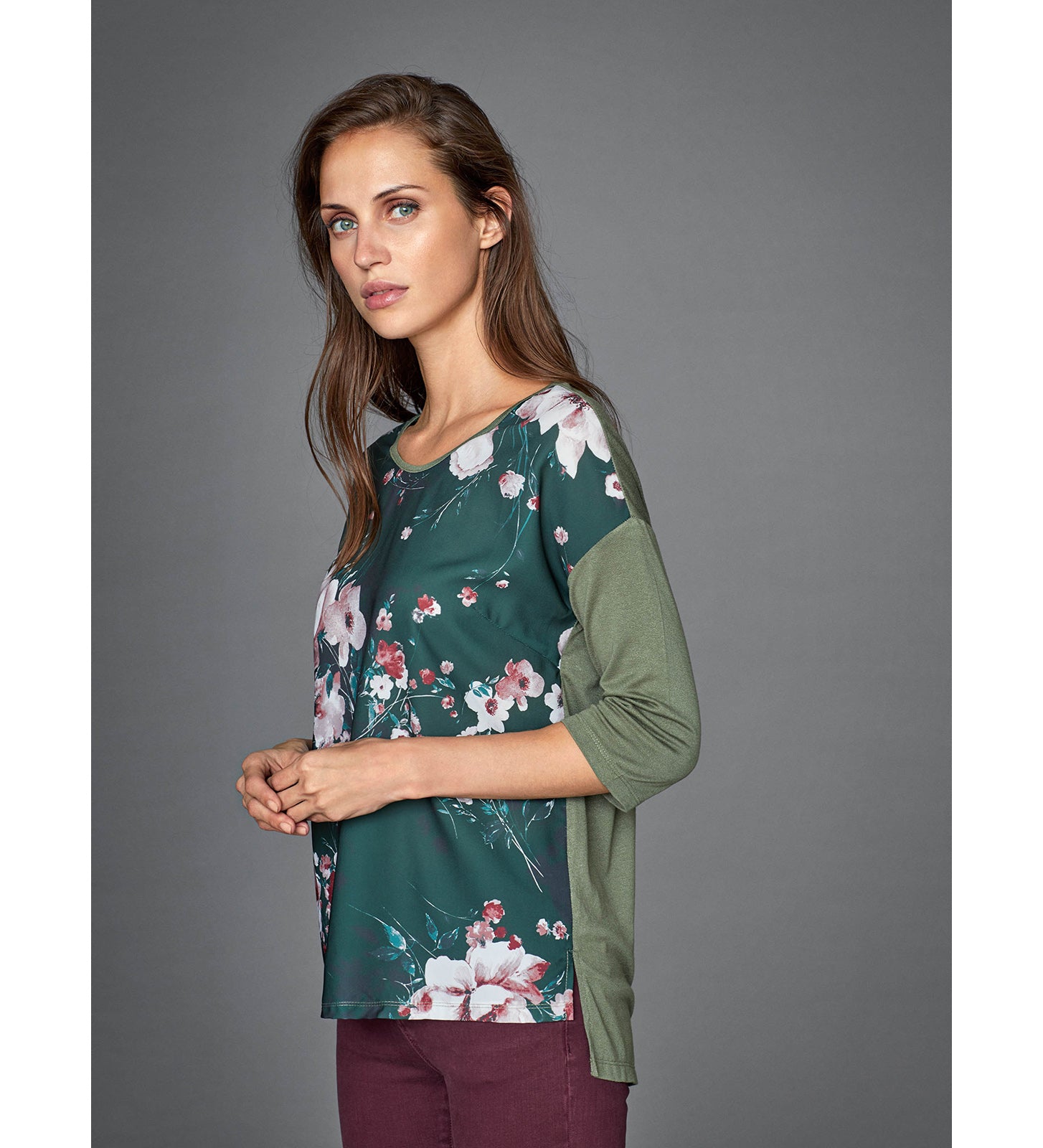 Camiseta con estampado floral