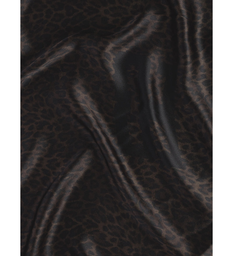 Pañuelo animal print y motivo con isotipo