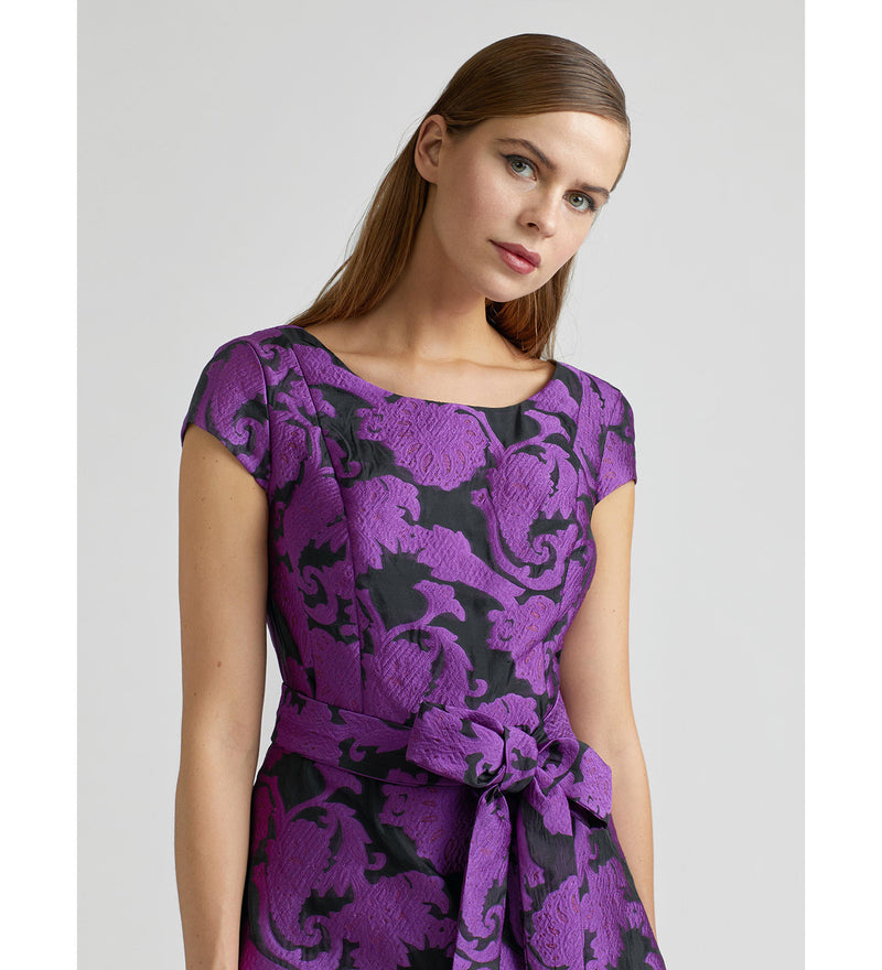 Vestido jacquard corto en rodillas