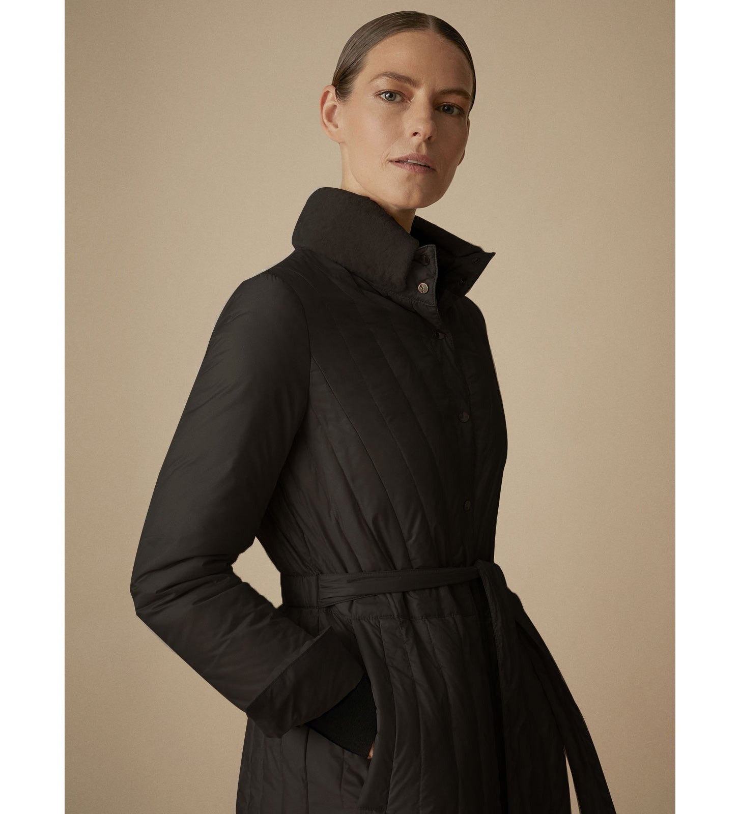 Long fitted down jacket
