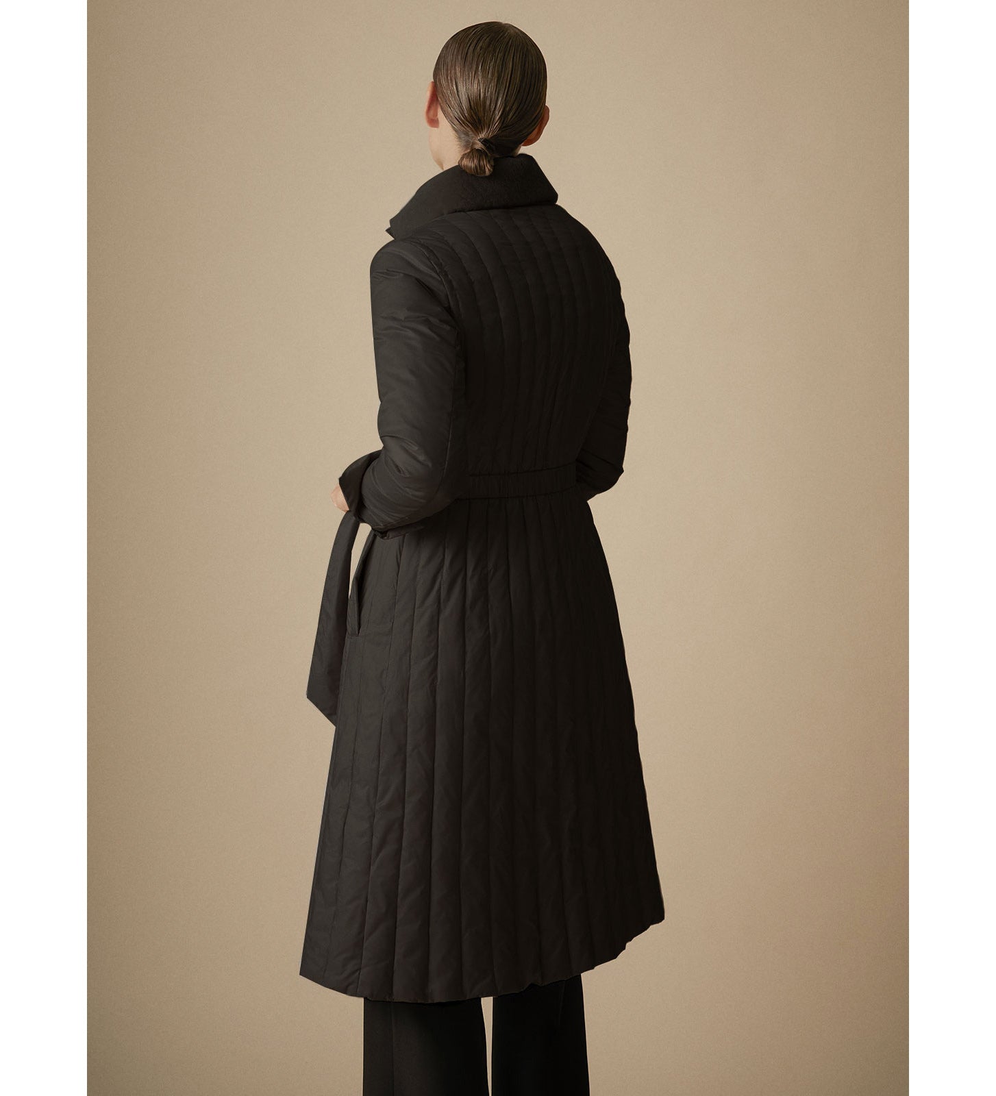 Long fitted down jacket