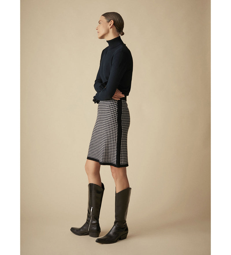 Straight knit jacquard skirt