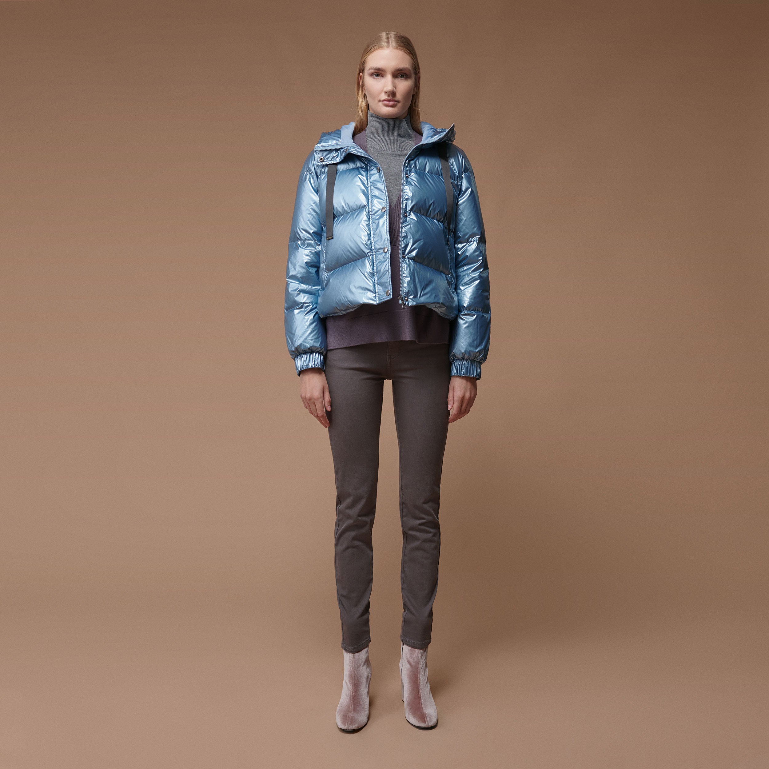Short parka with hood