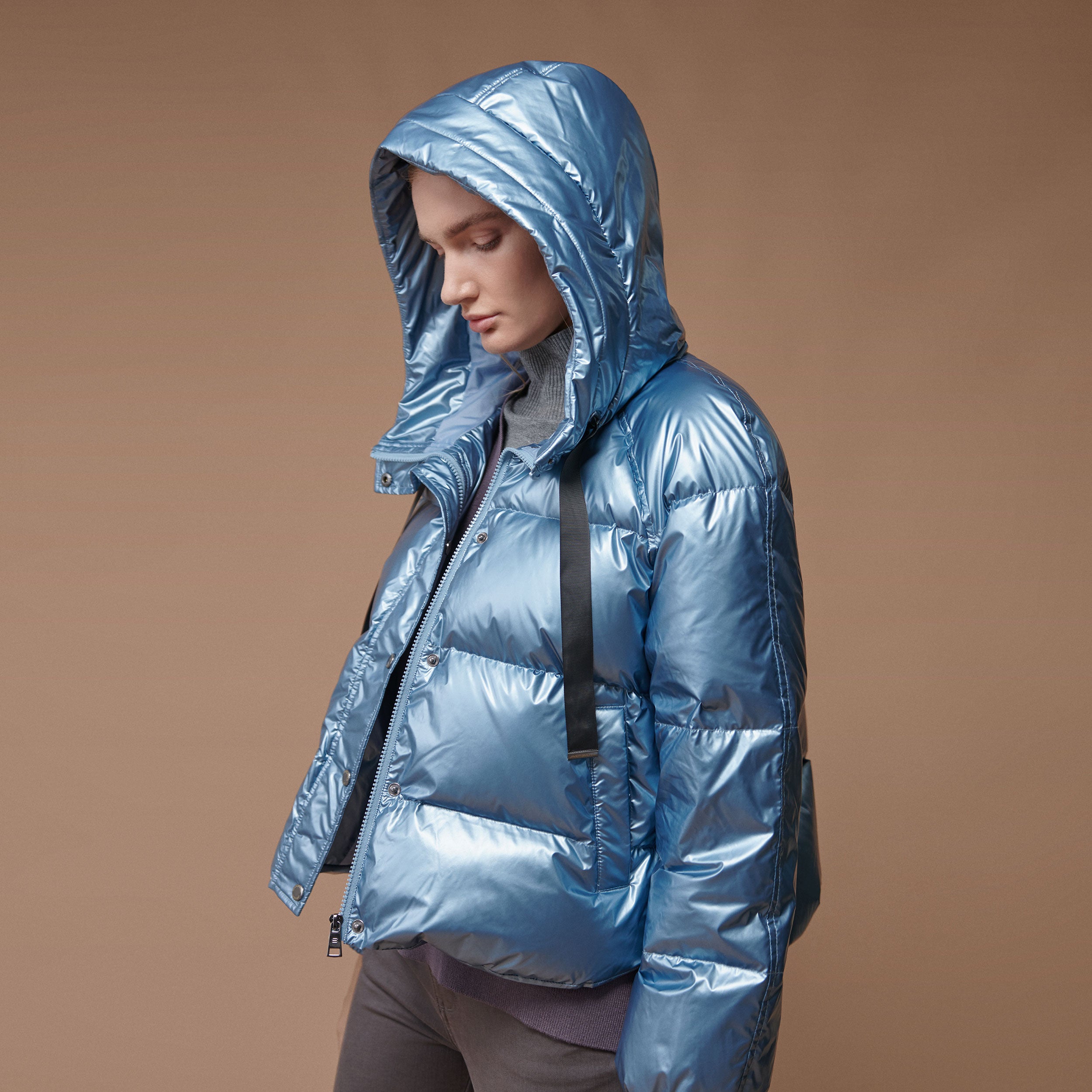 Short parka with hood