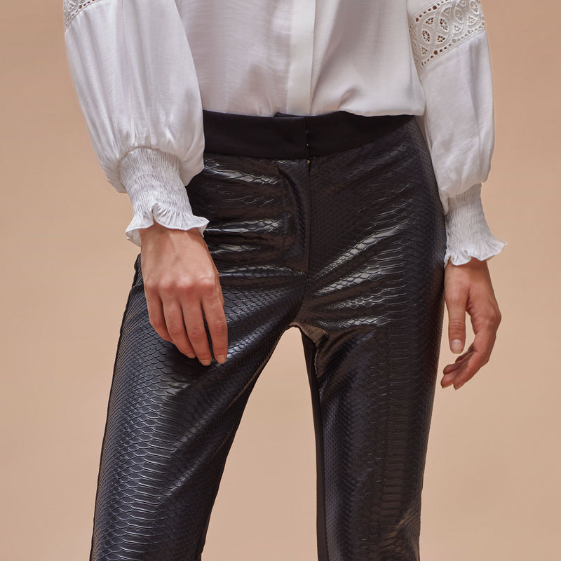 Pantalón ecopiel textura