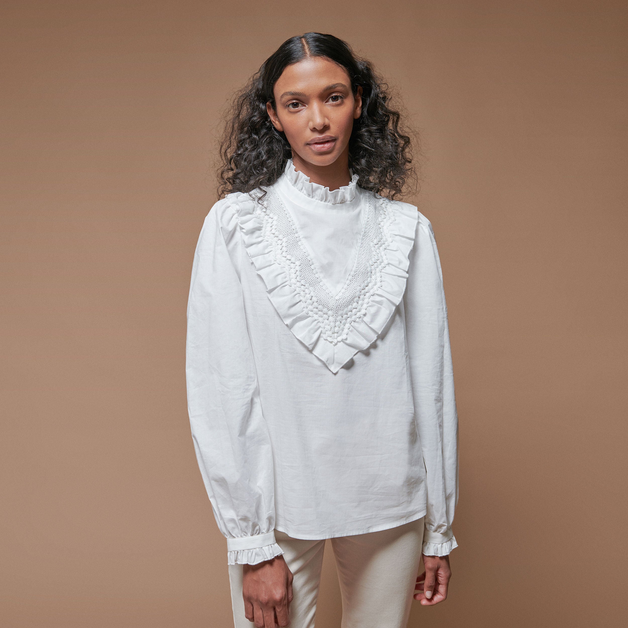 Blusa romántica volante