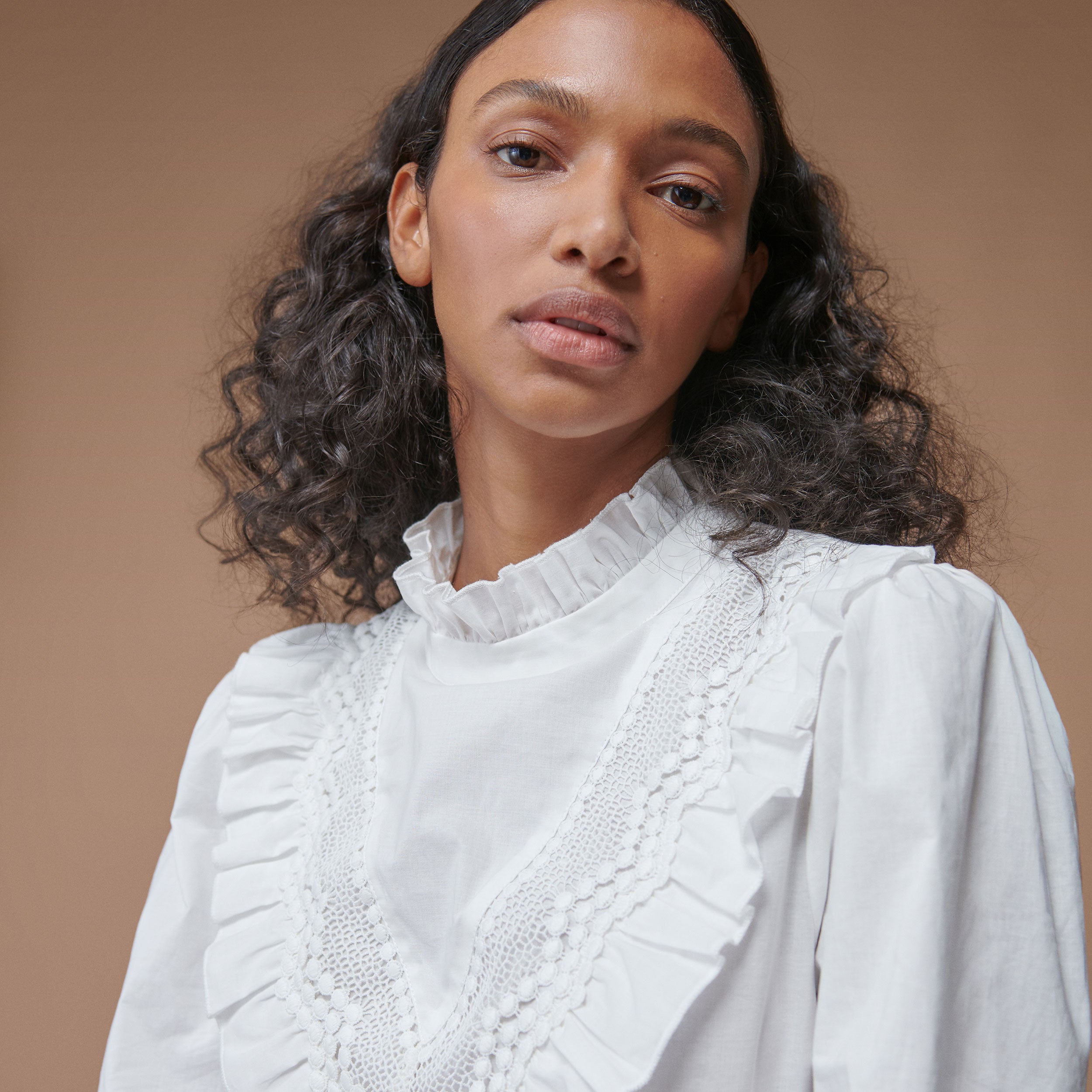 Blusa romántica volante
