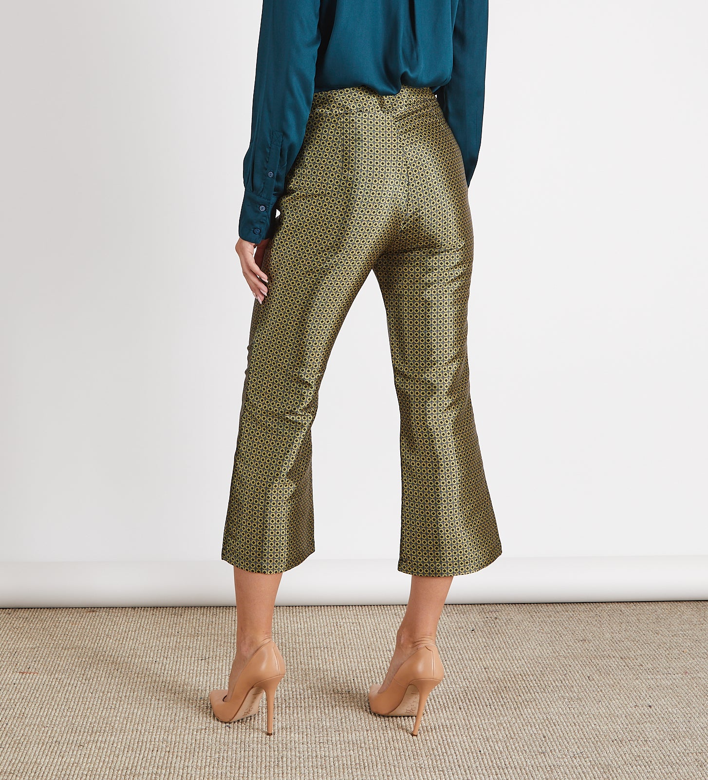 Pantalón crop acampanado