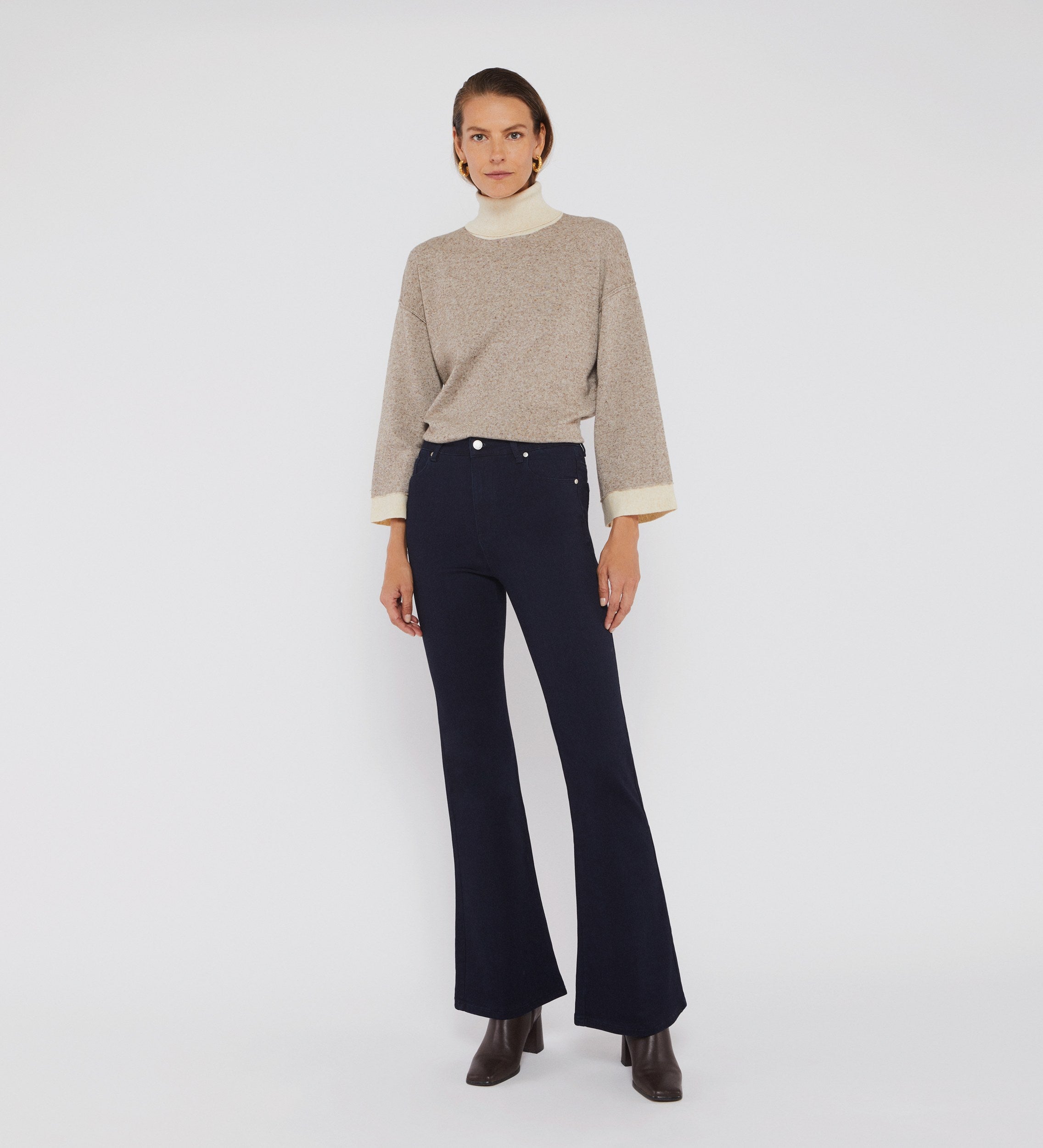 Pantalón vaquero acampanado