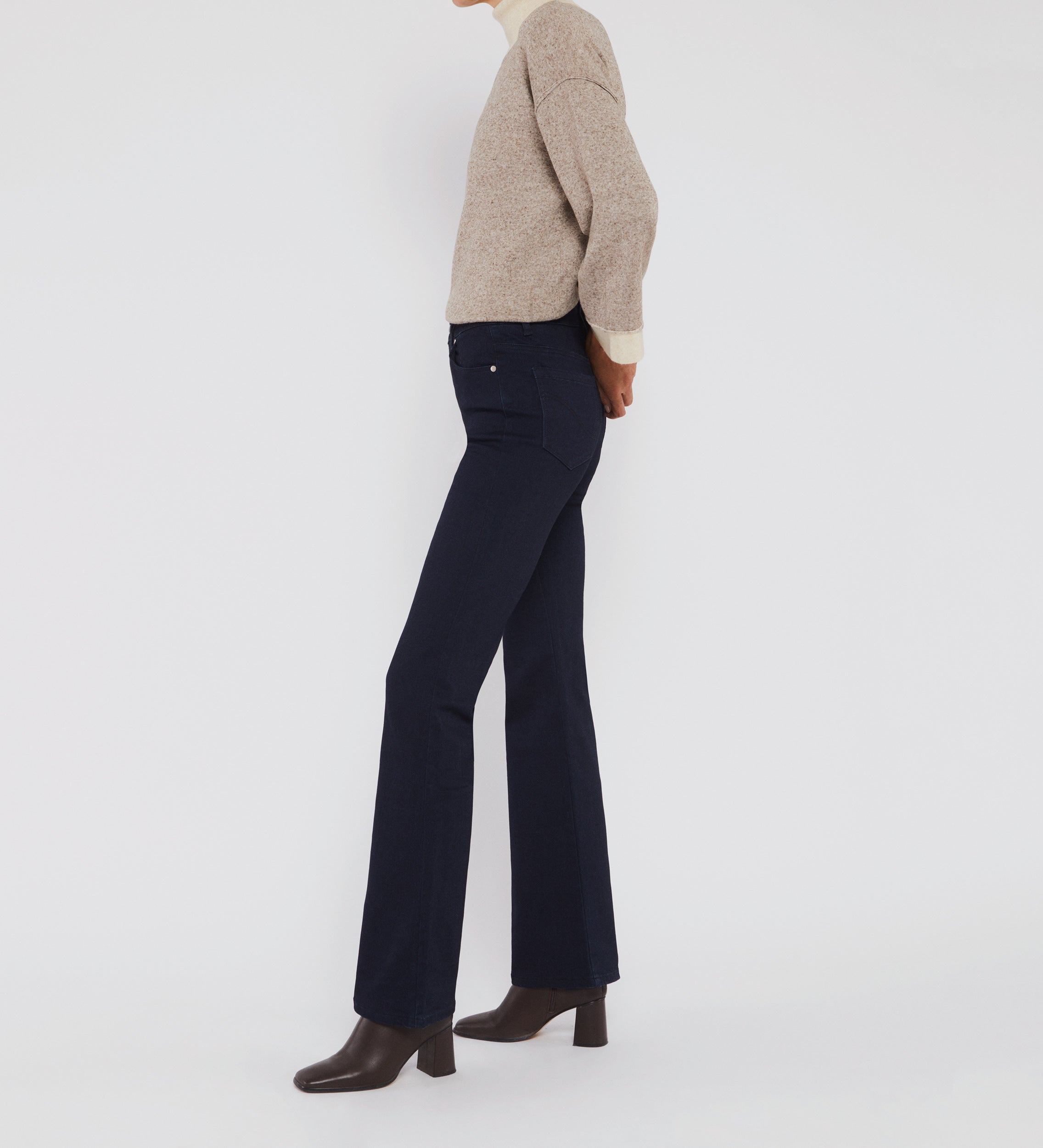 Pantalón vaquero acampanado