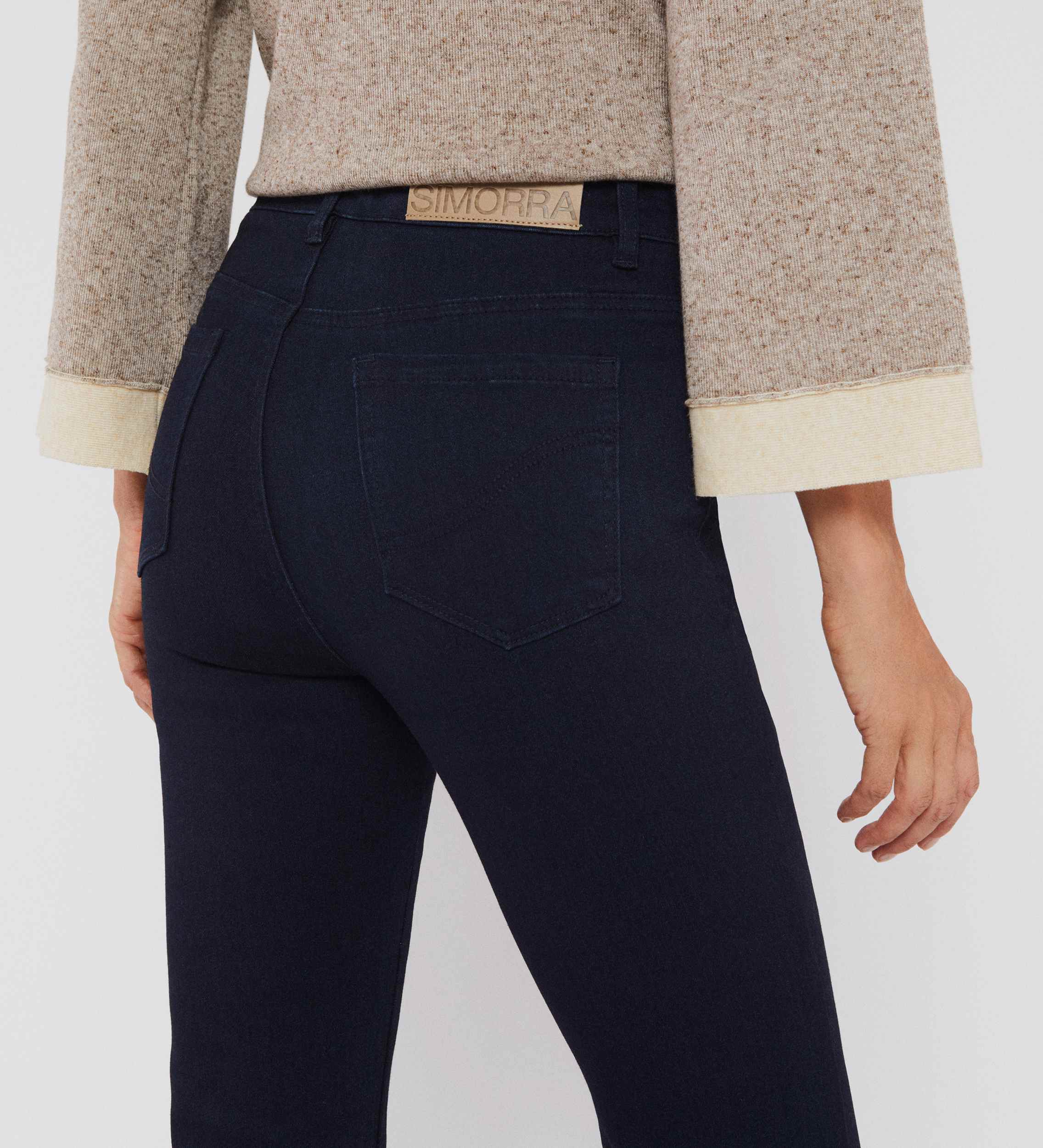 Pantalón vaquero acampanado
