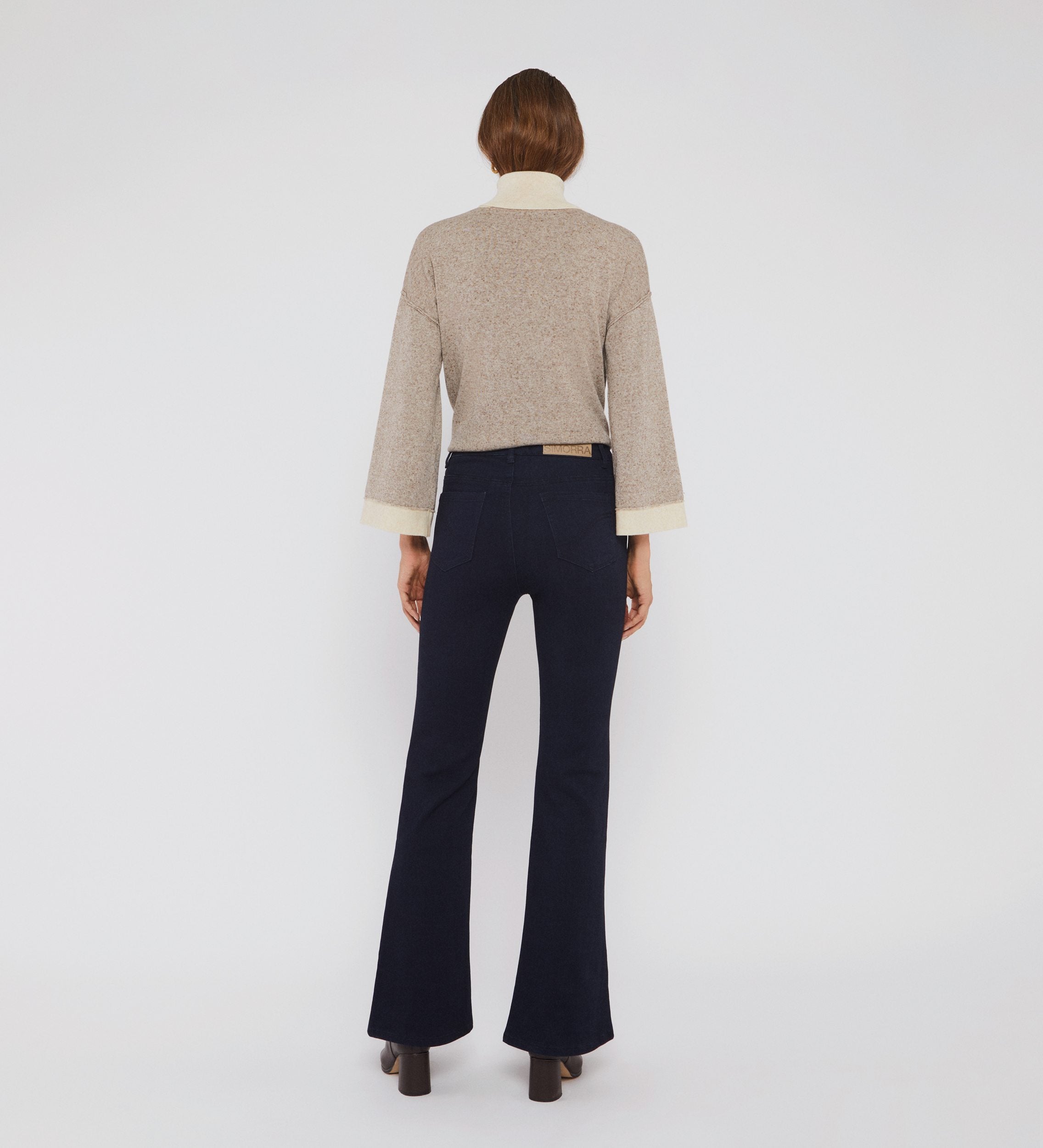 Pantalón vaquero acampanado