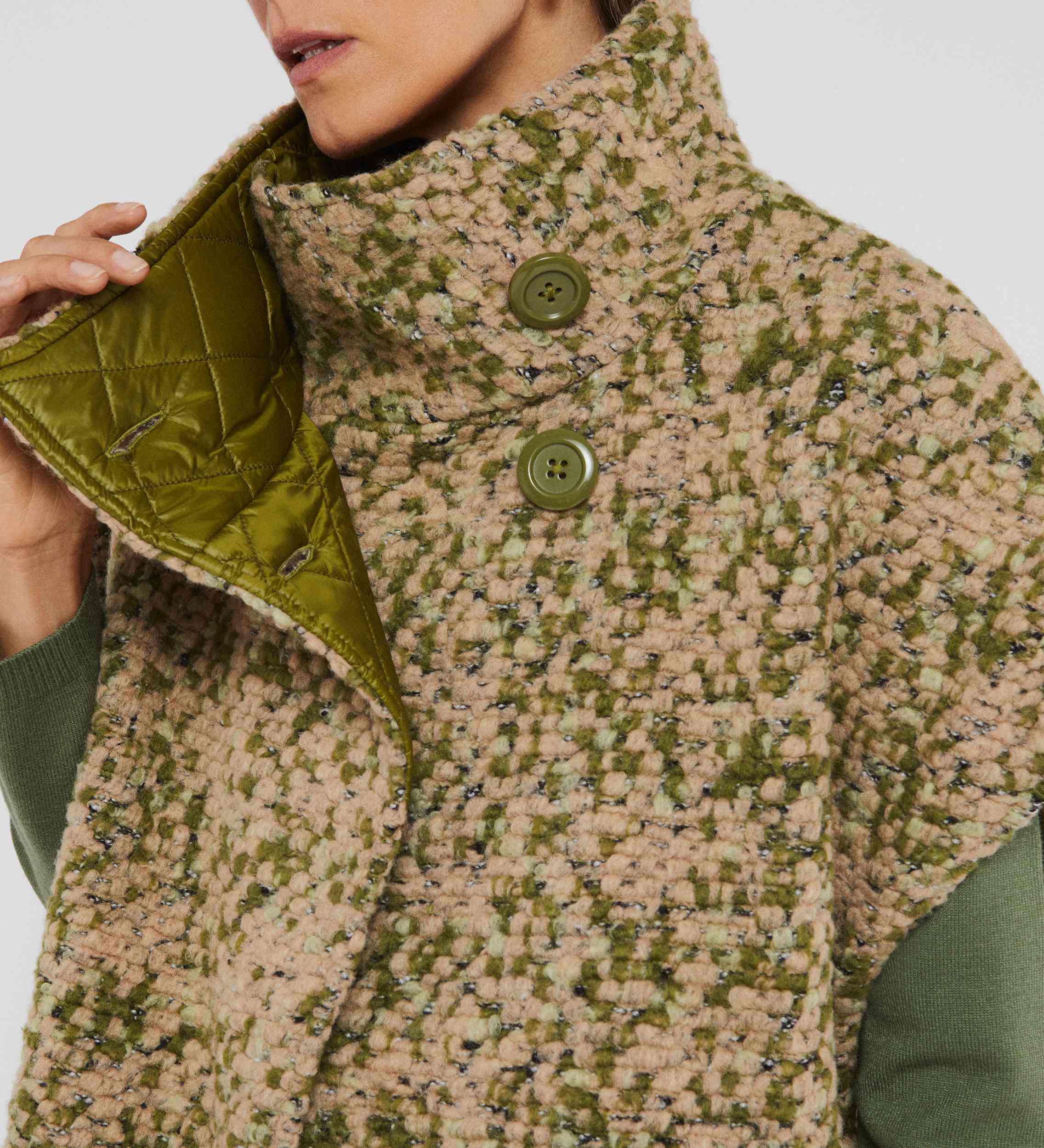 Capa reversible cuello alto