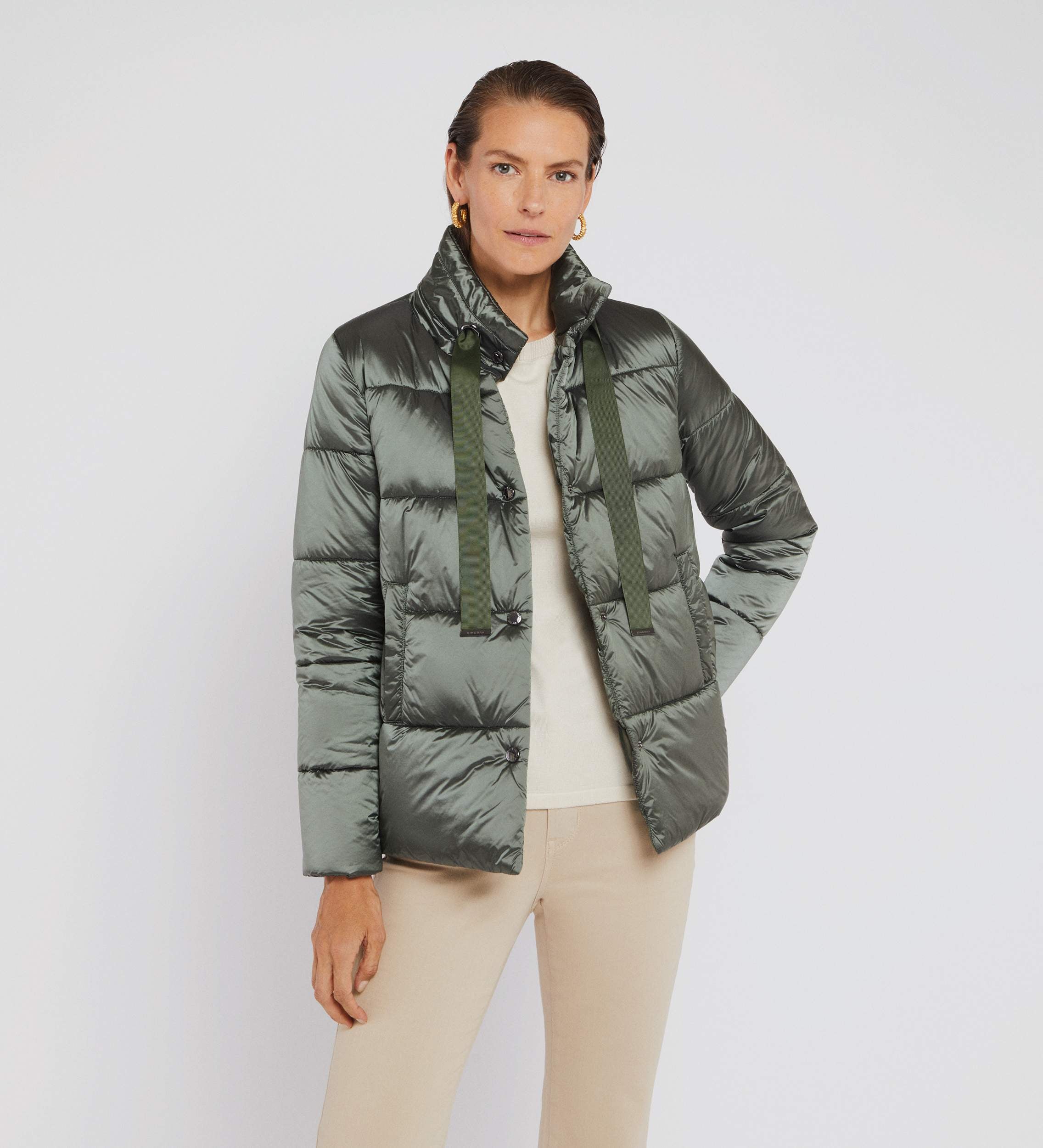 Parka corta cuello alto