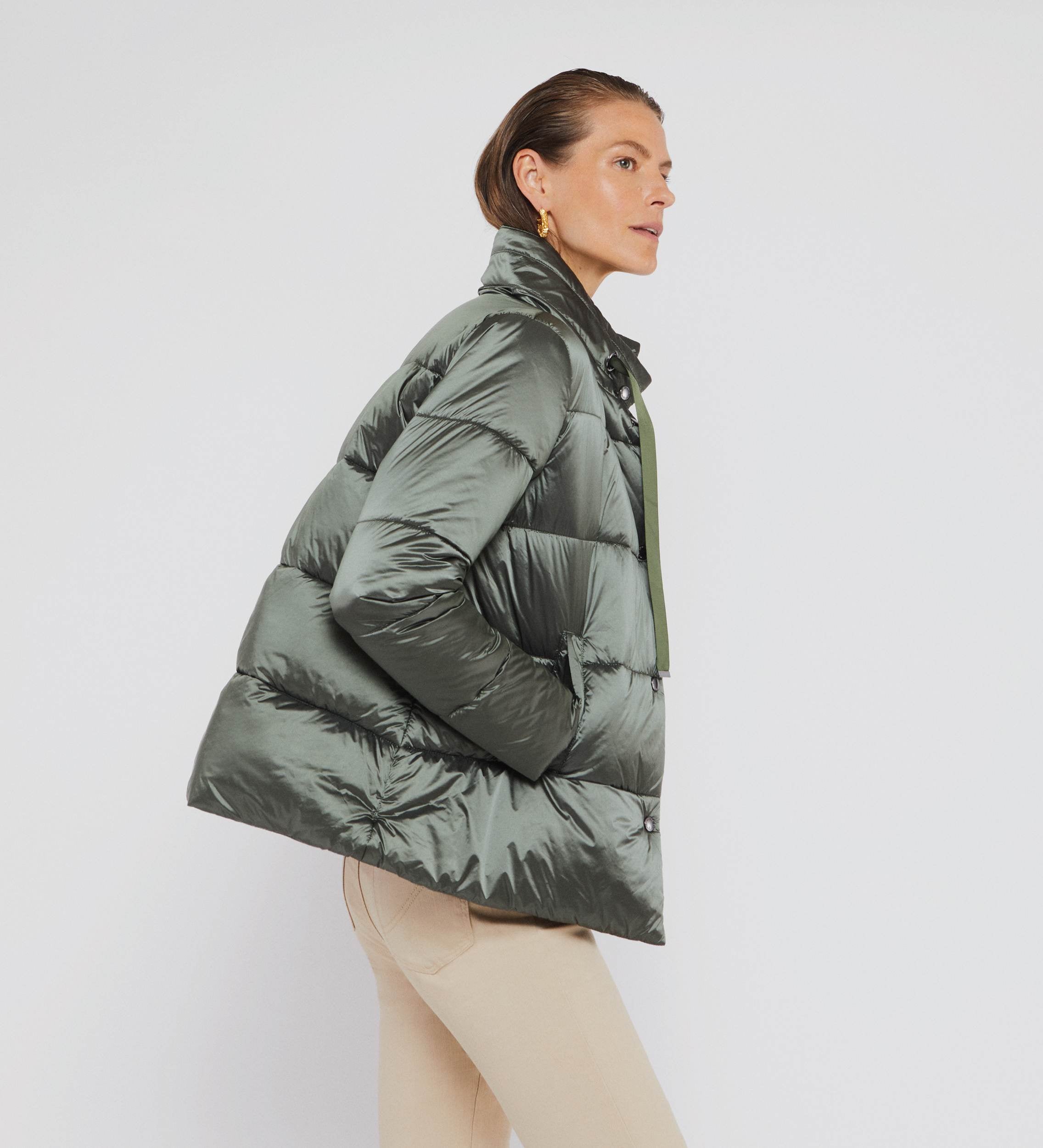 Parka corta cuello alto