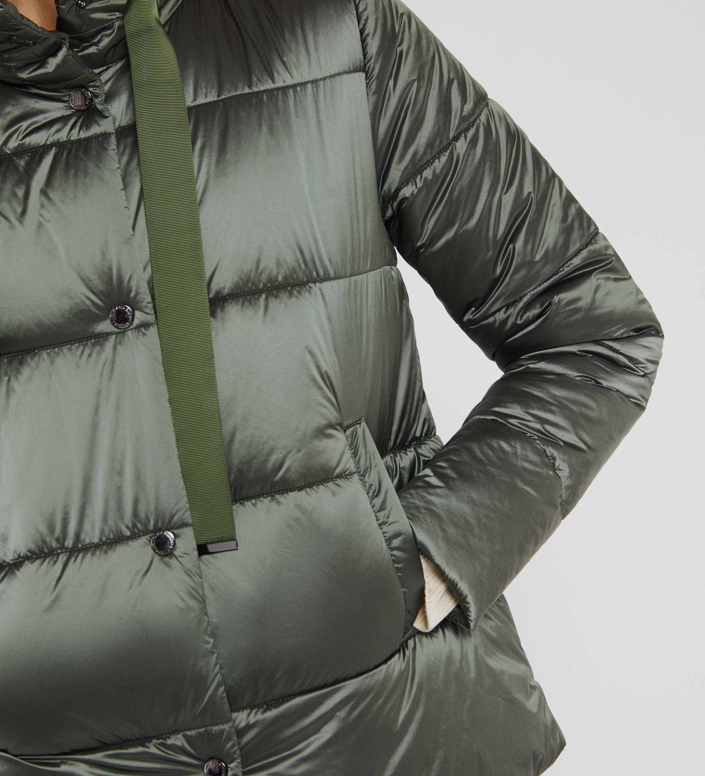 Parka corta cuello alto