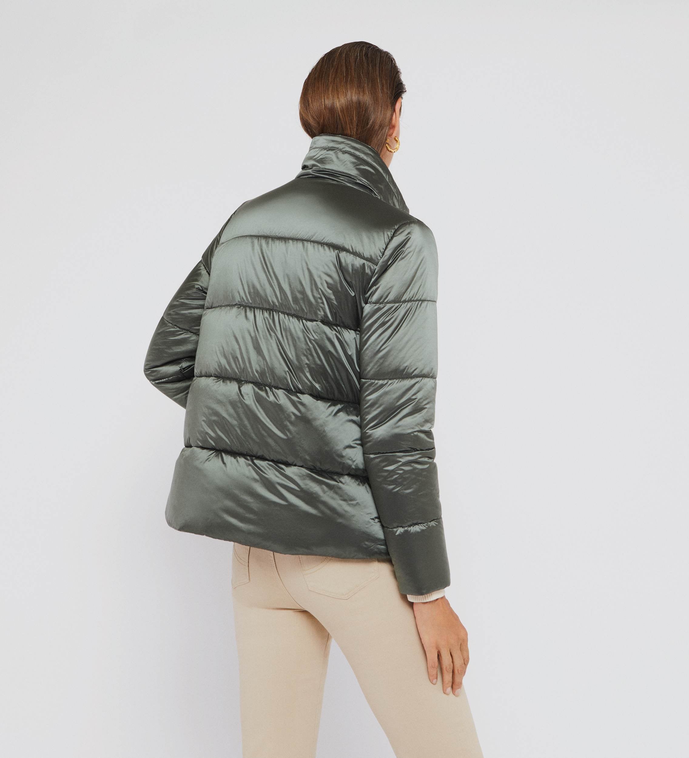 Parka corta cuello alto