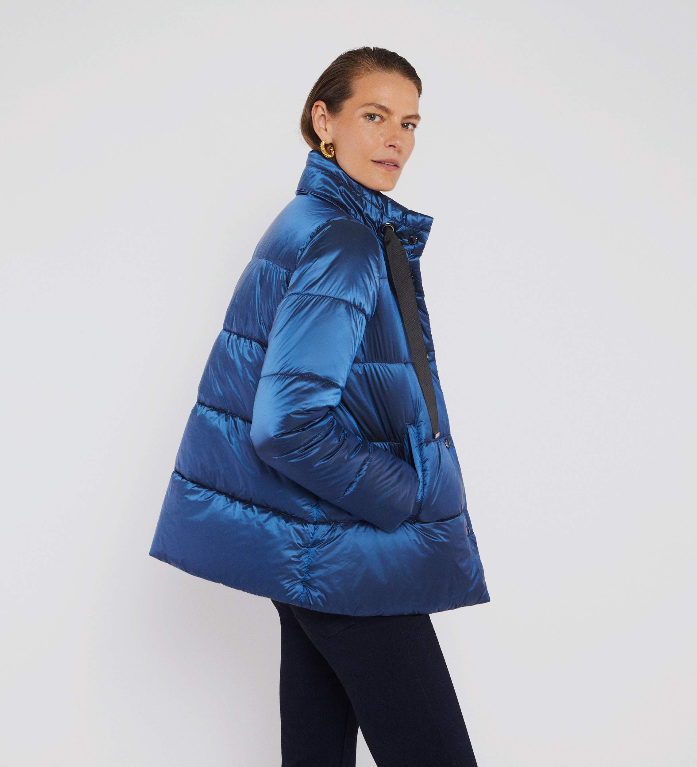 Parka corta cuello alto