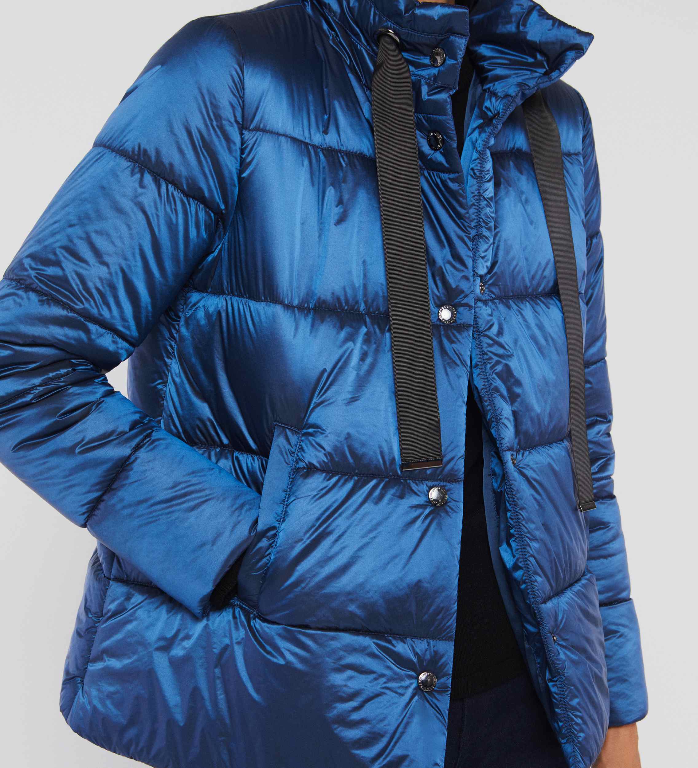 Parka corta cuello alto