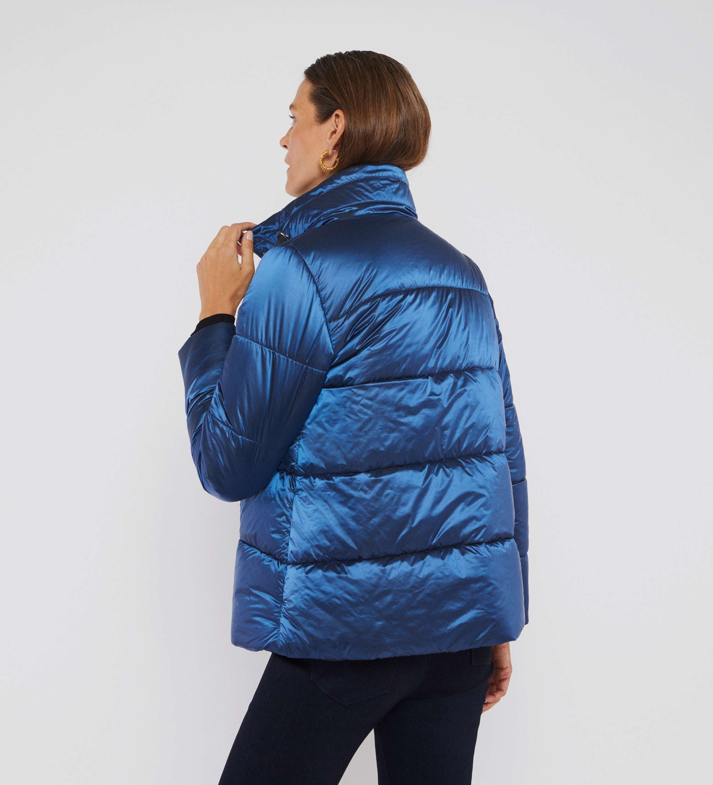 Parka corta cuello alto