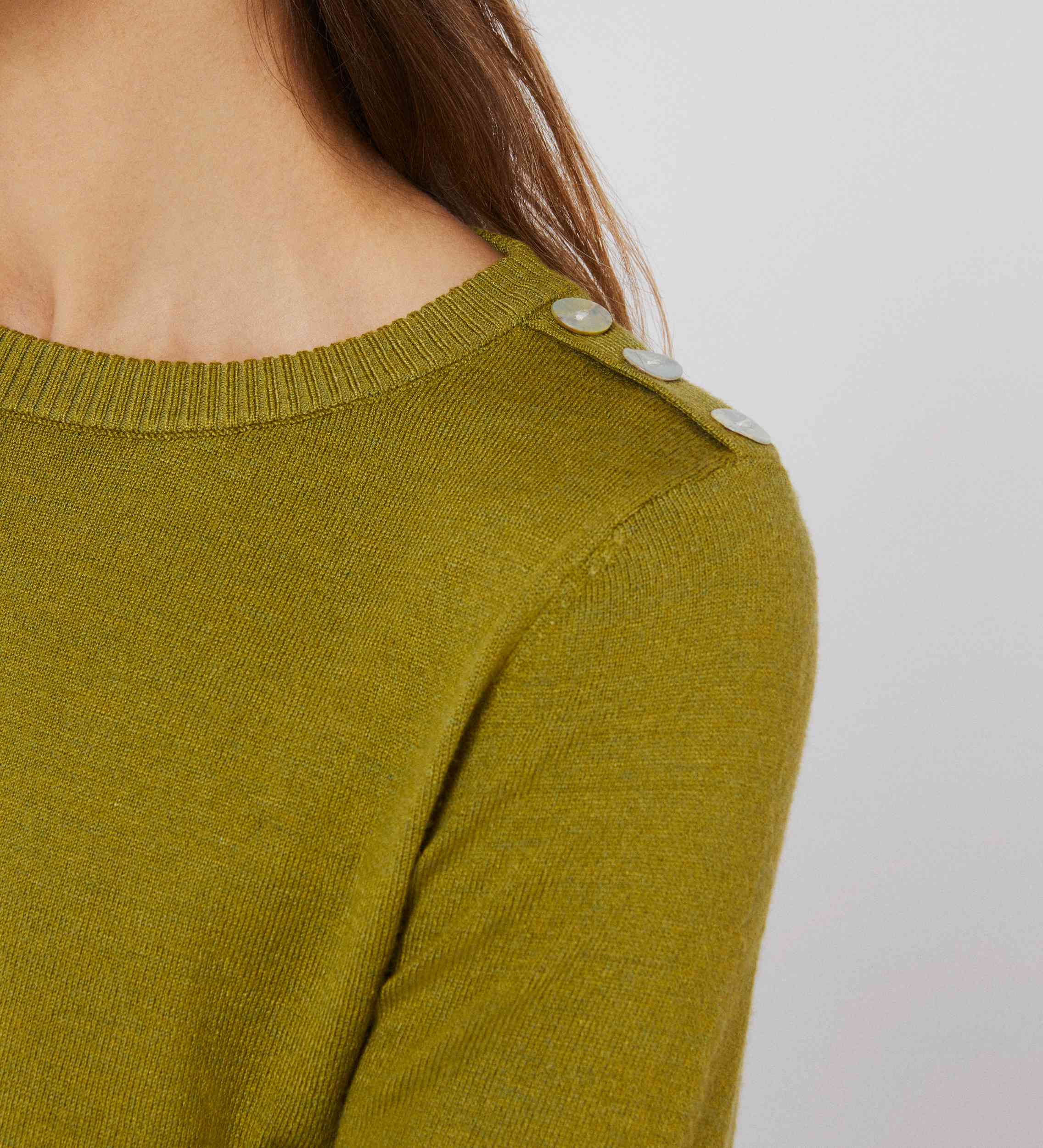 Button shoulder jumper