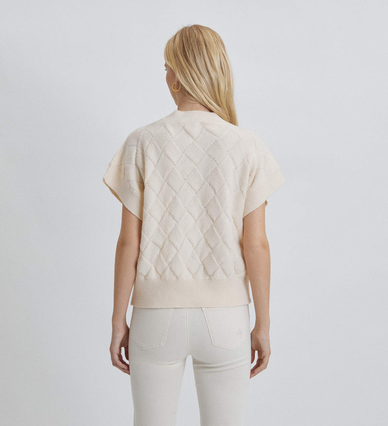Short knitted vest