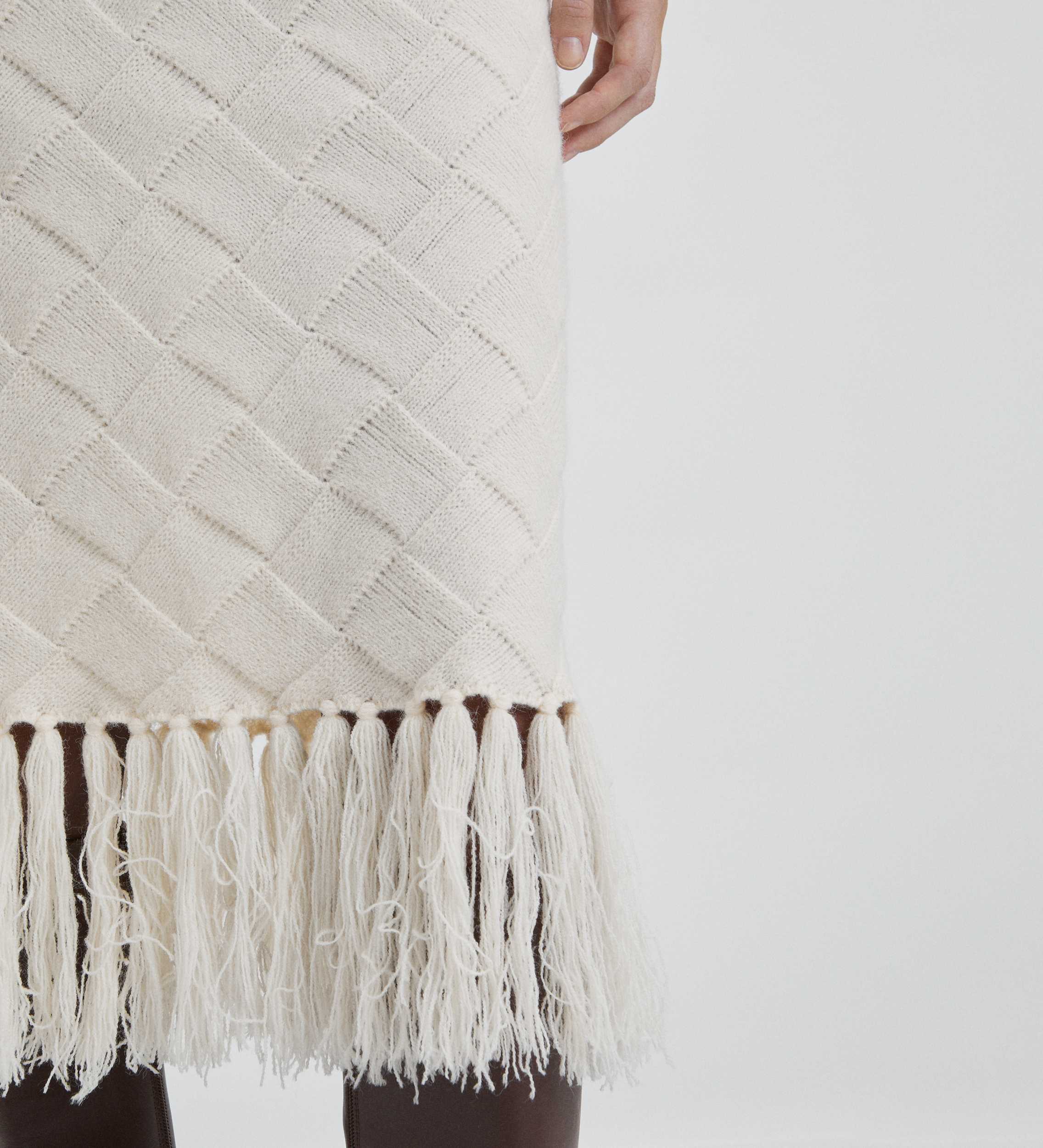 Fringe knit skirt