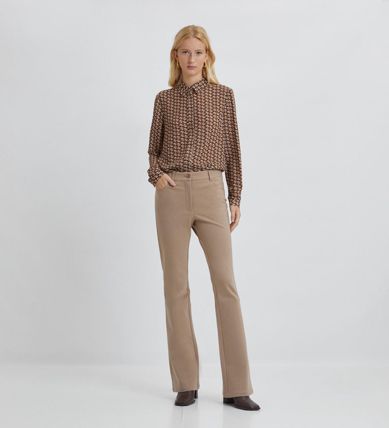 Pantalón elástico acampanado
