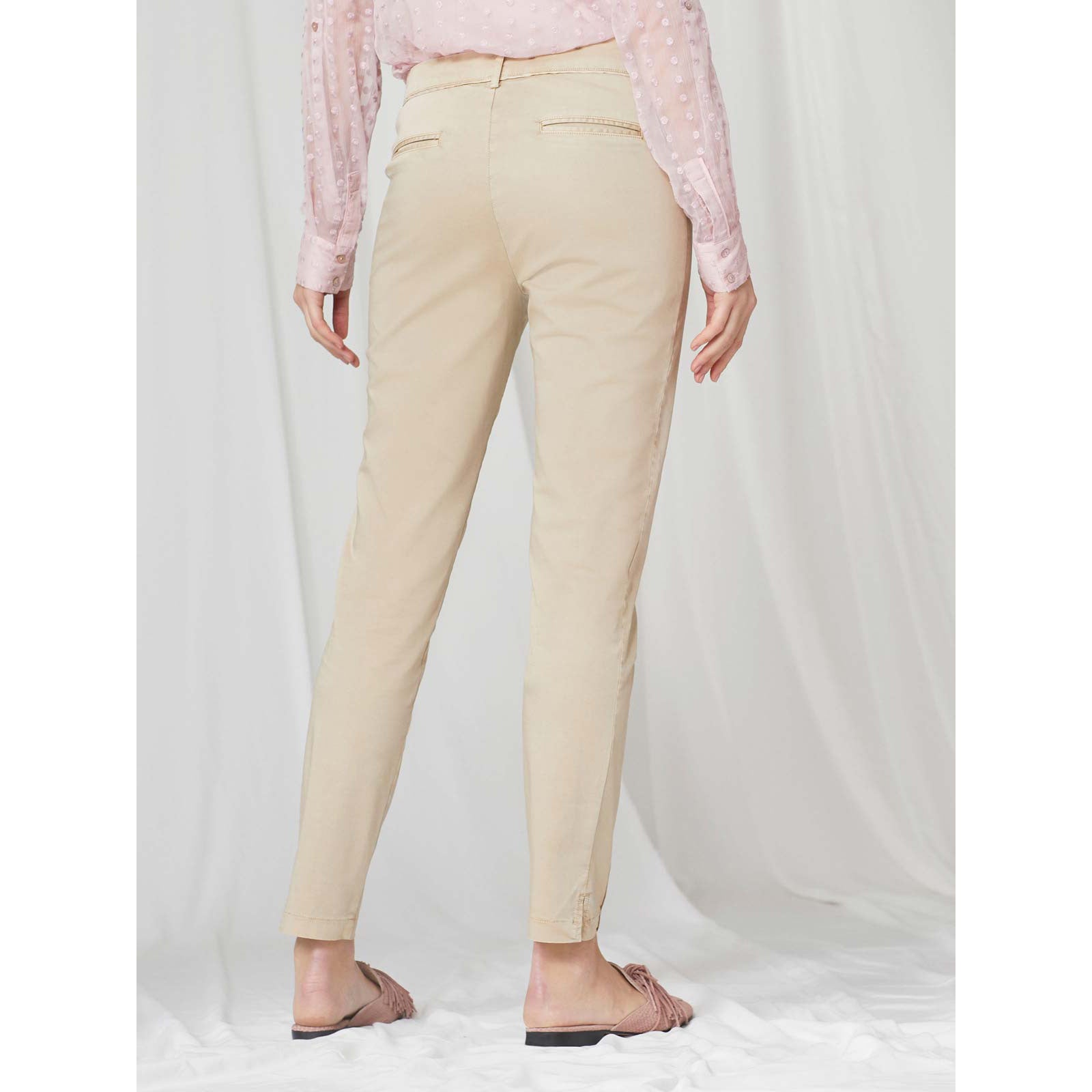 Pantalón tiro medio slim fit