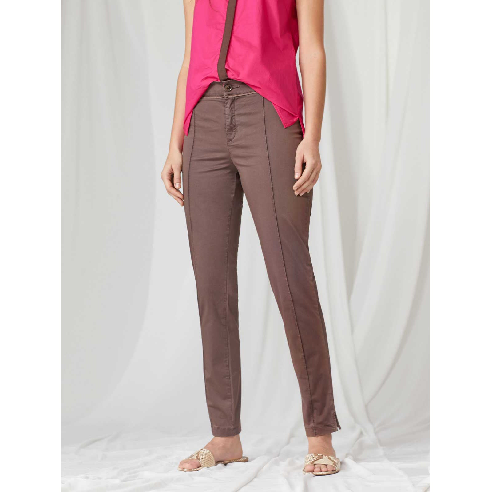 Pantalón tiro medio slim fit