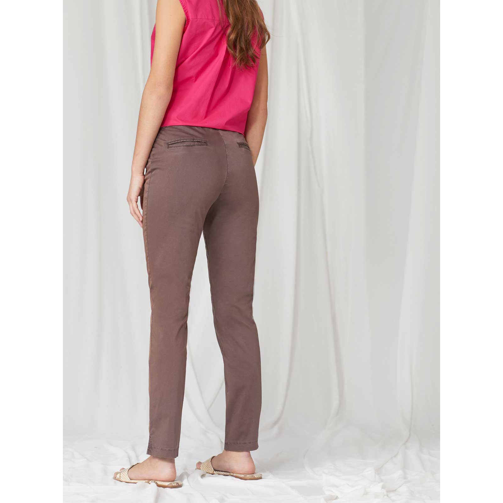 Pantalón tiro medio slim fit