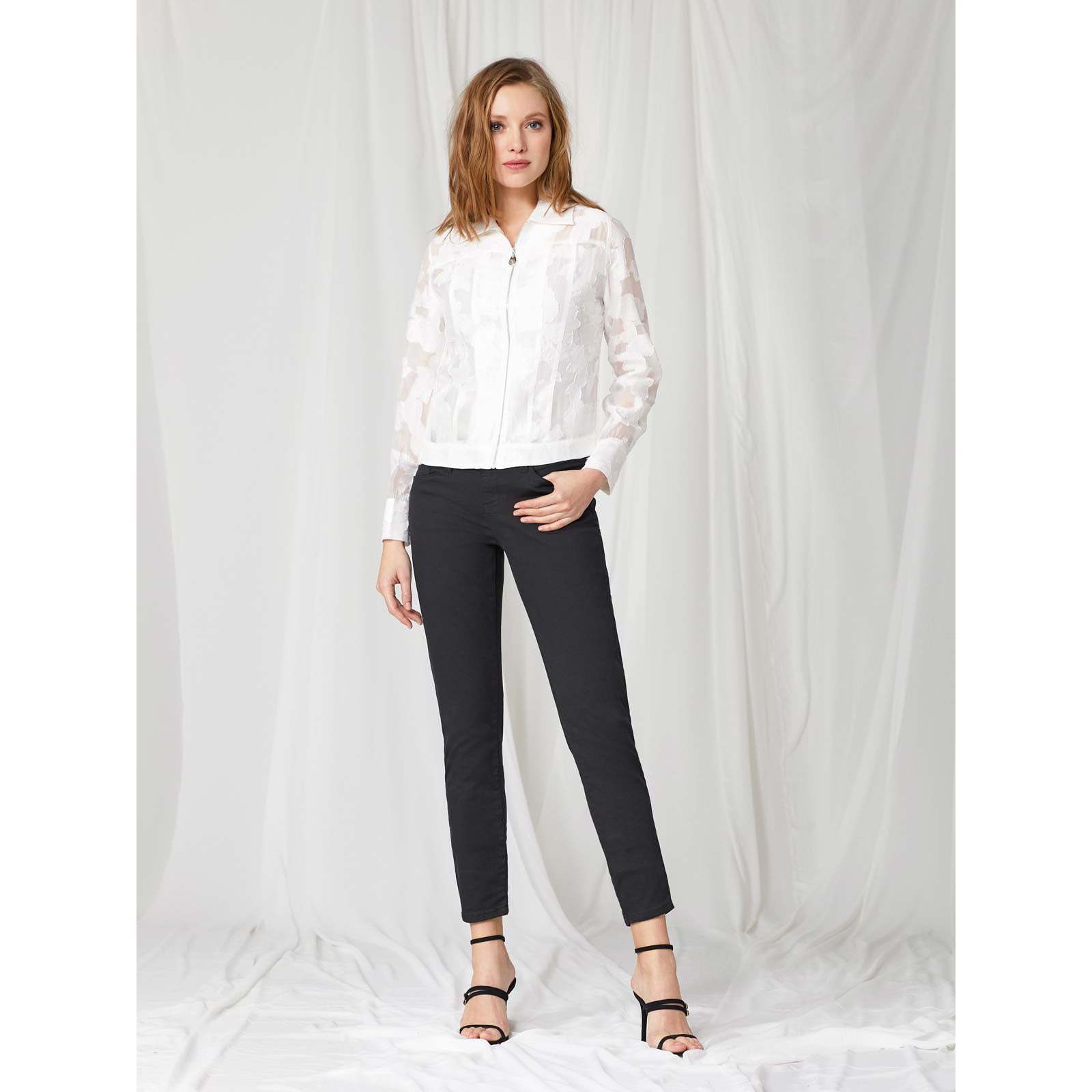 Pantalón slim fit tiro medio