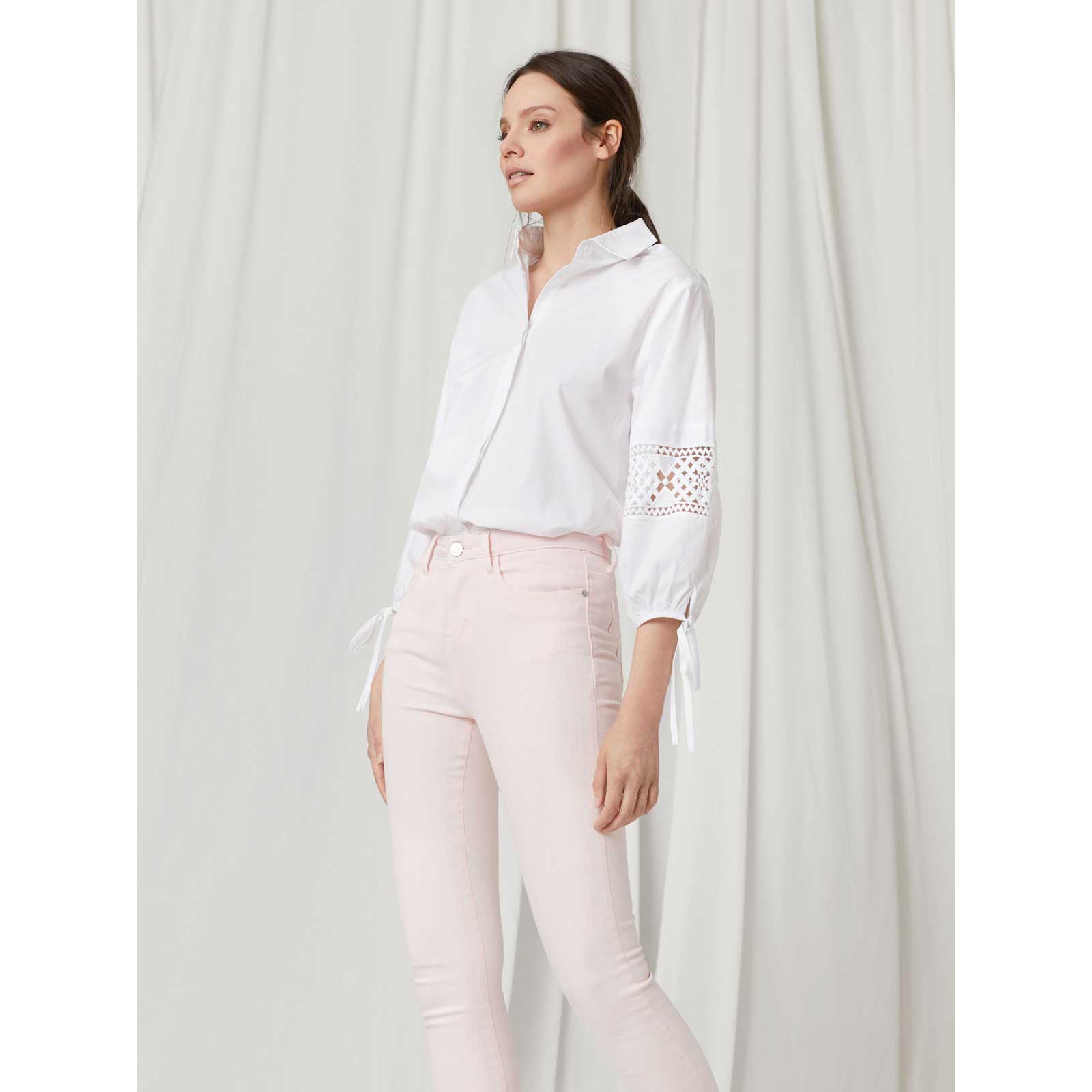 Pantalón slim fit tiro medio