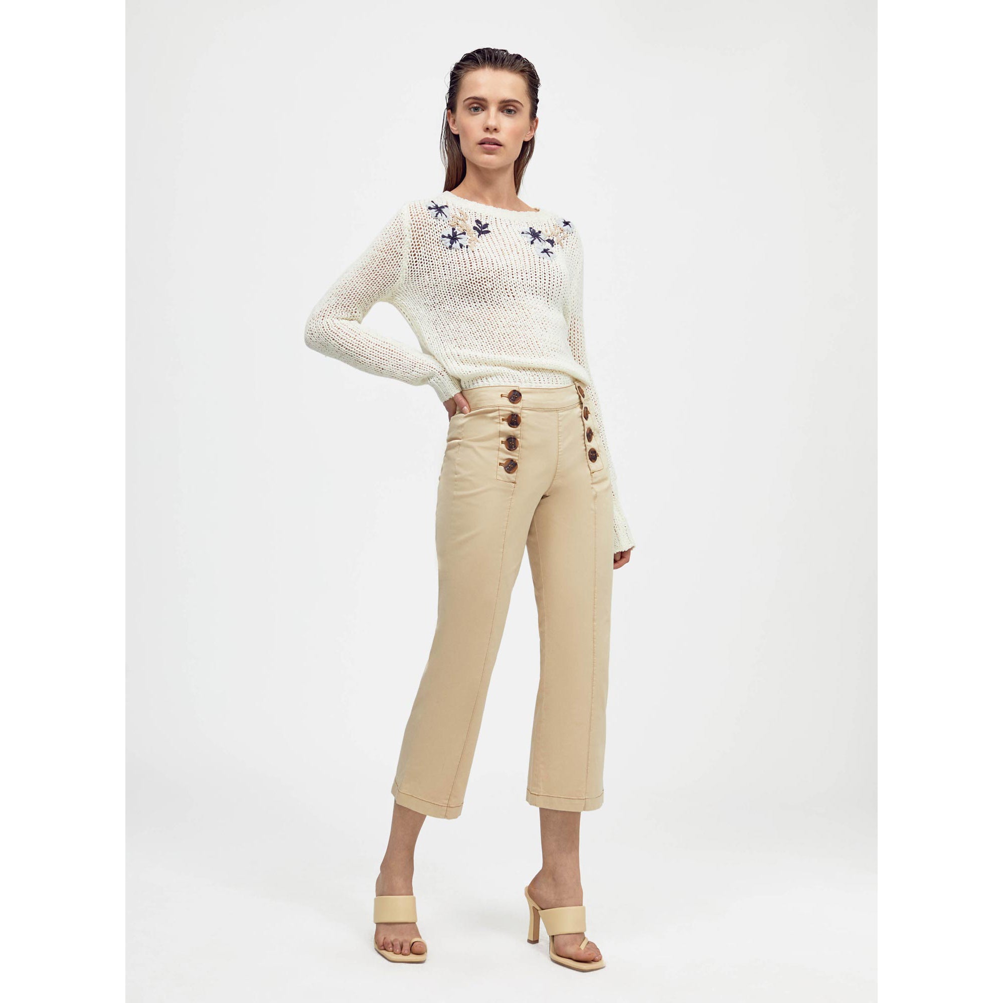 Pantalón cropped botones