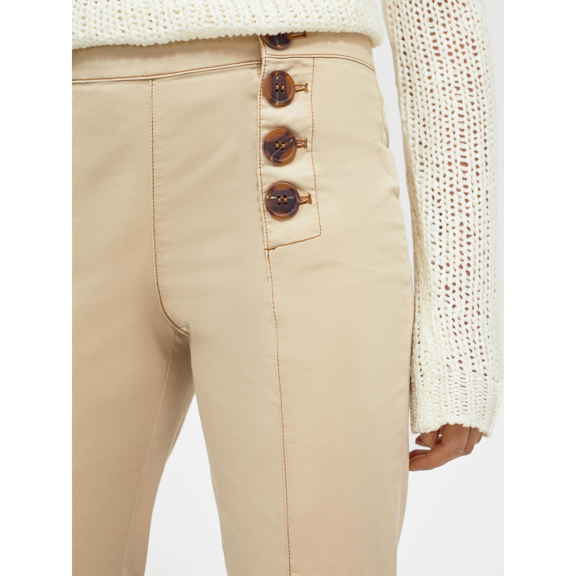 Pantalón cropped botones