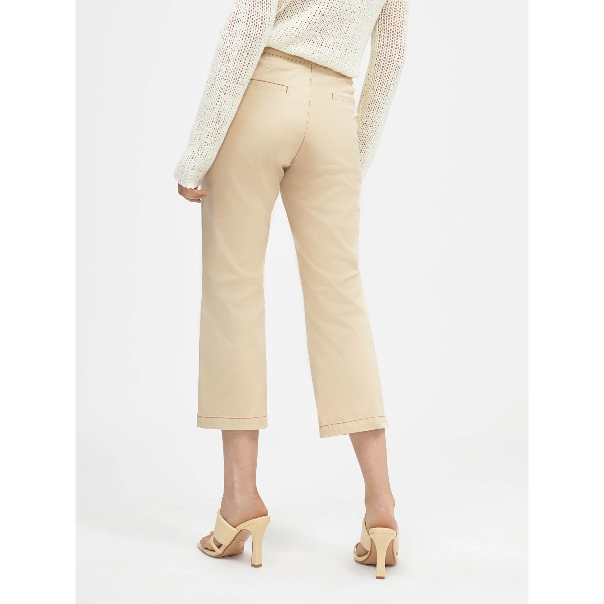 Pantalón cropped botones