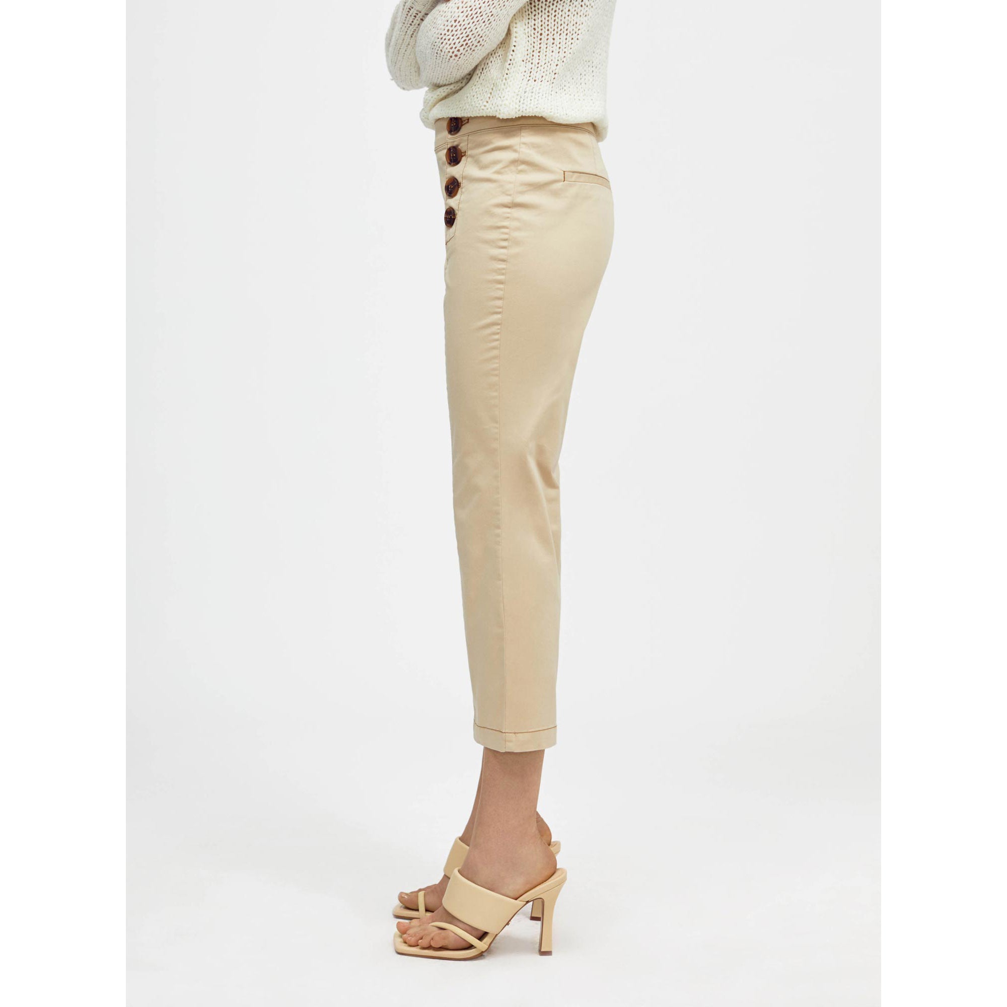 Pantalón cropped botones