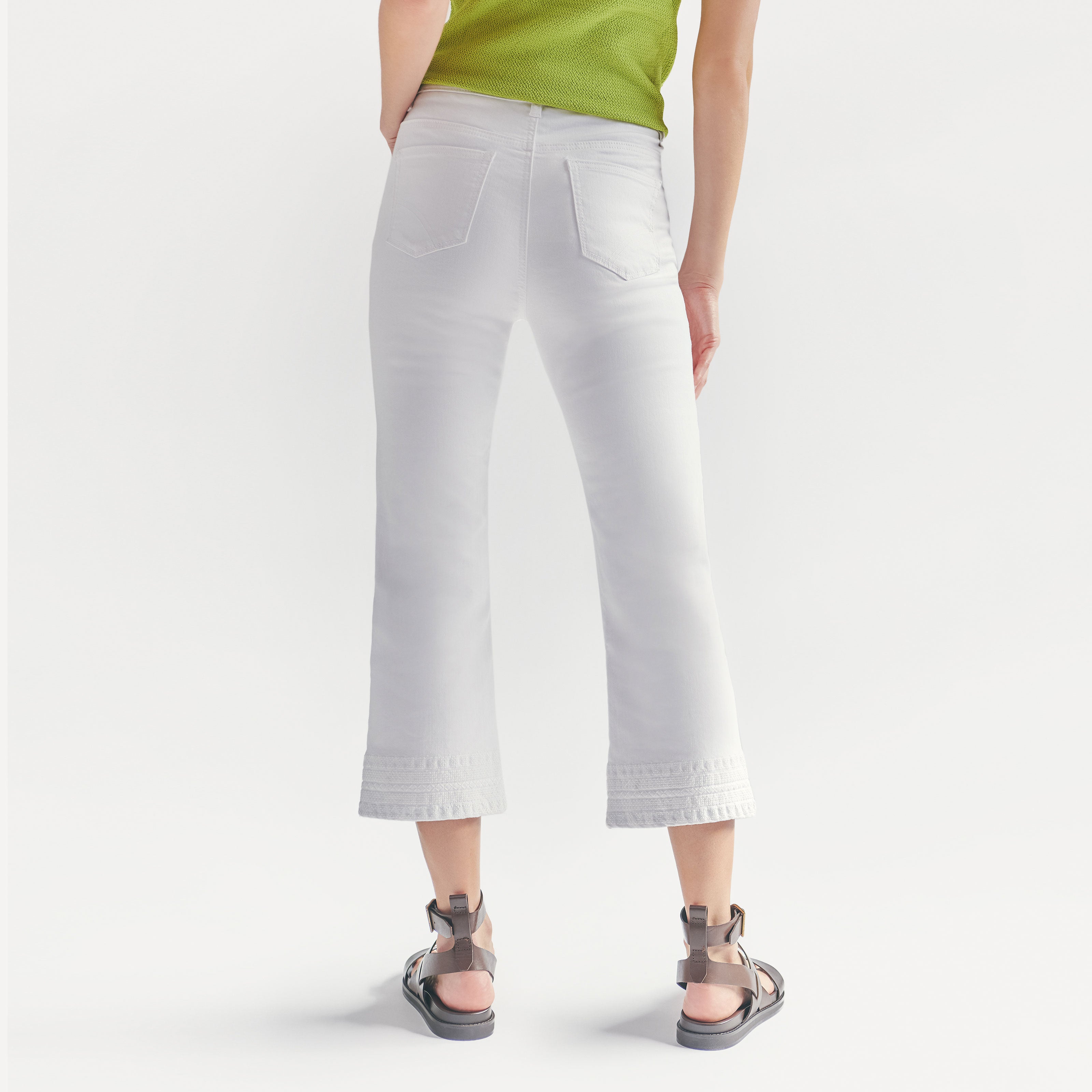 Pantalón con detalle bordado